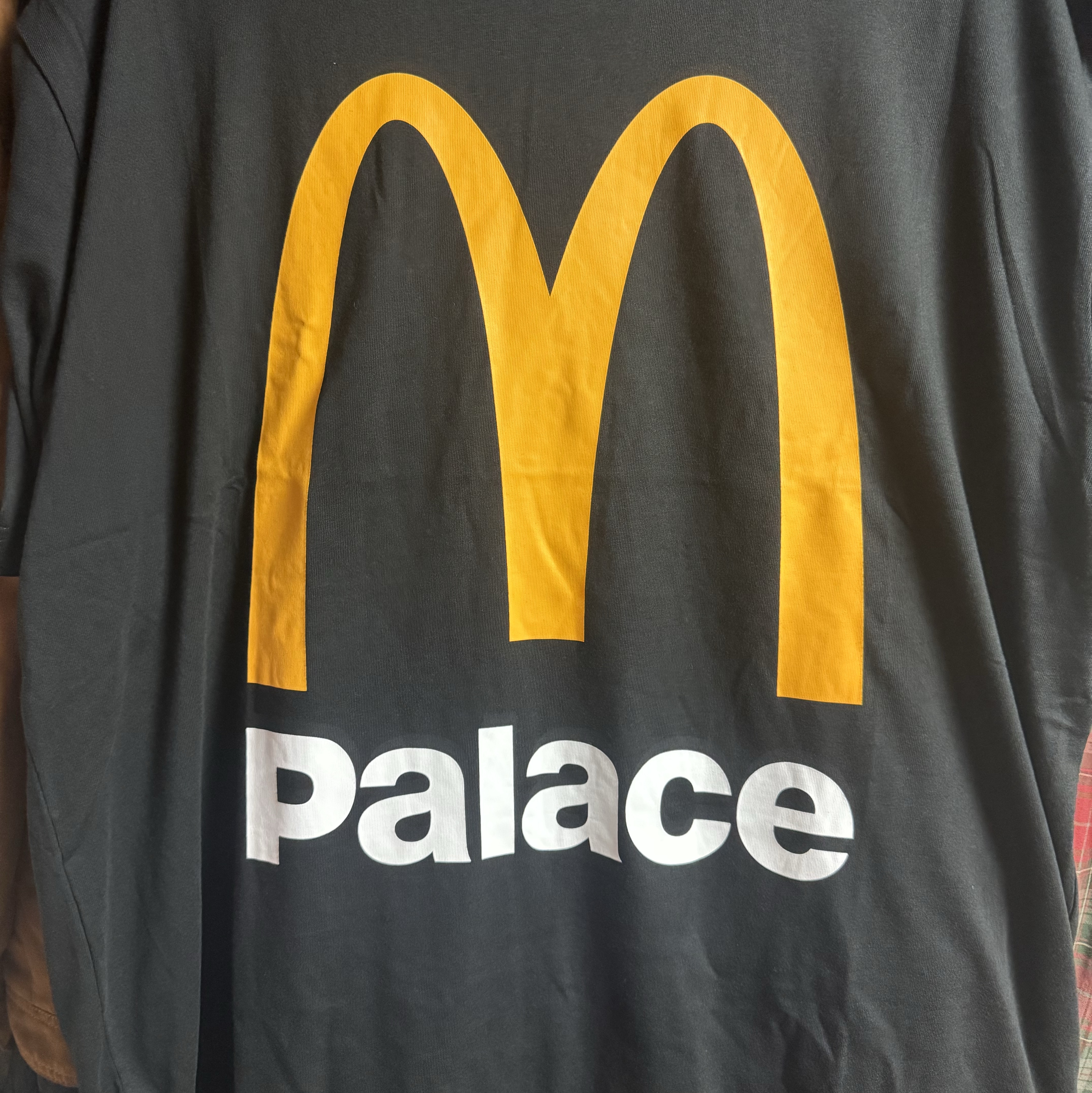 Palace x McDonald's Logo T-Shirt Black - 23FW 착용 스타일