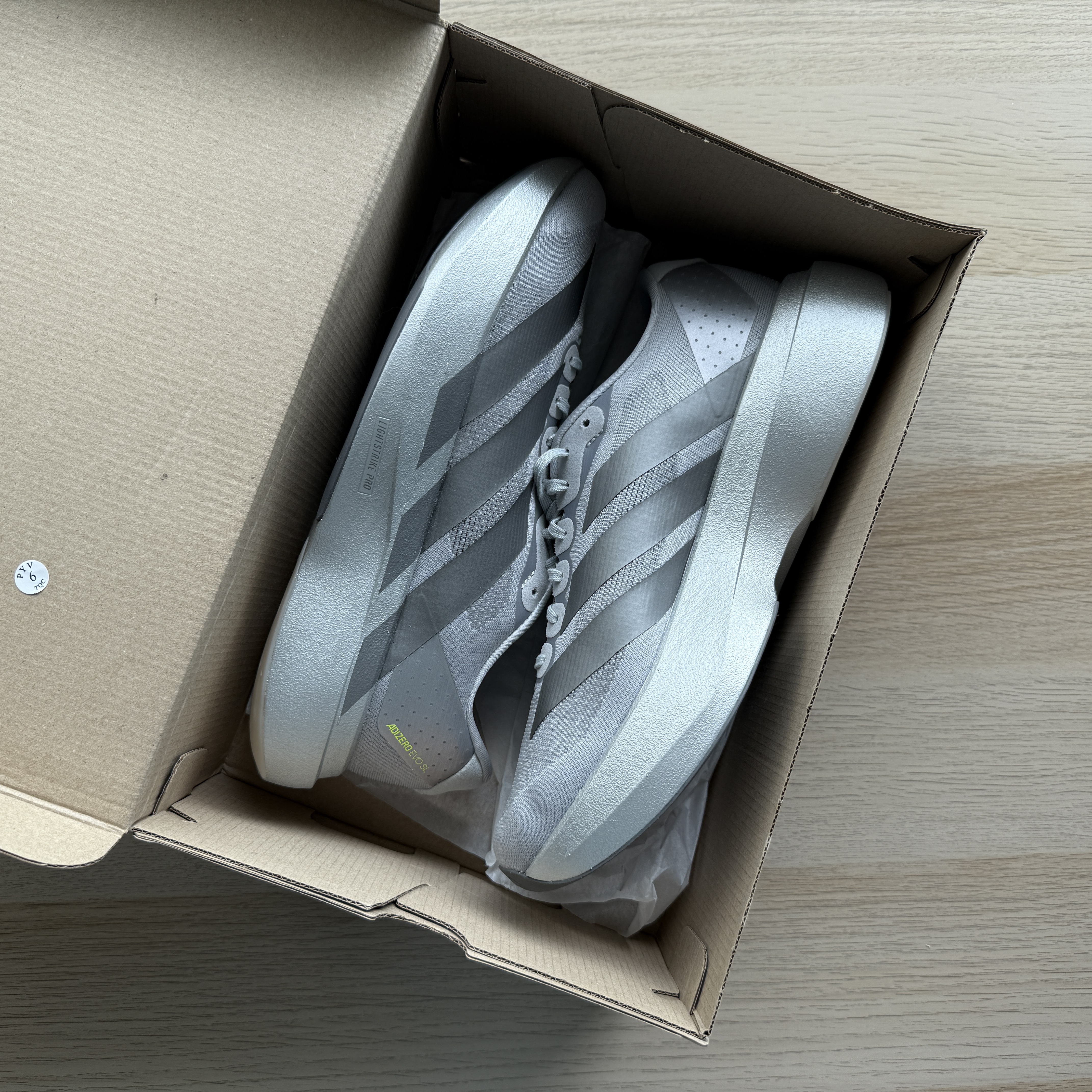 Adidas Adizero EVO SL Silver Metallic Iron Metallic 착용 스타일 - 2