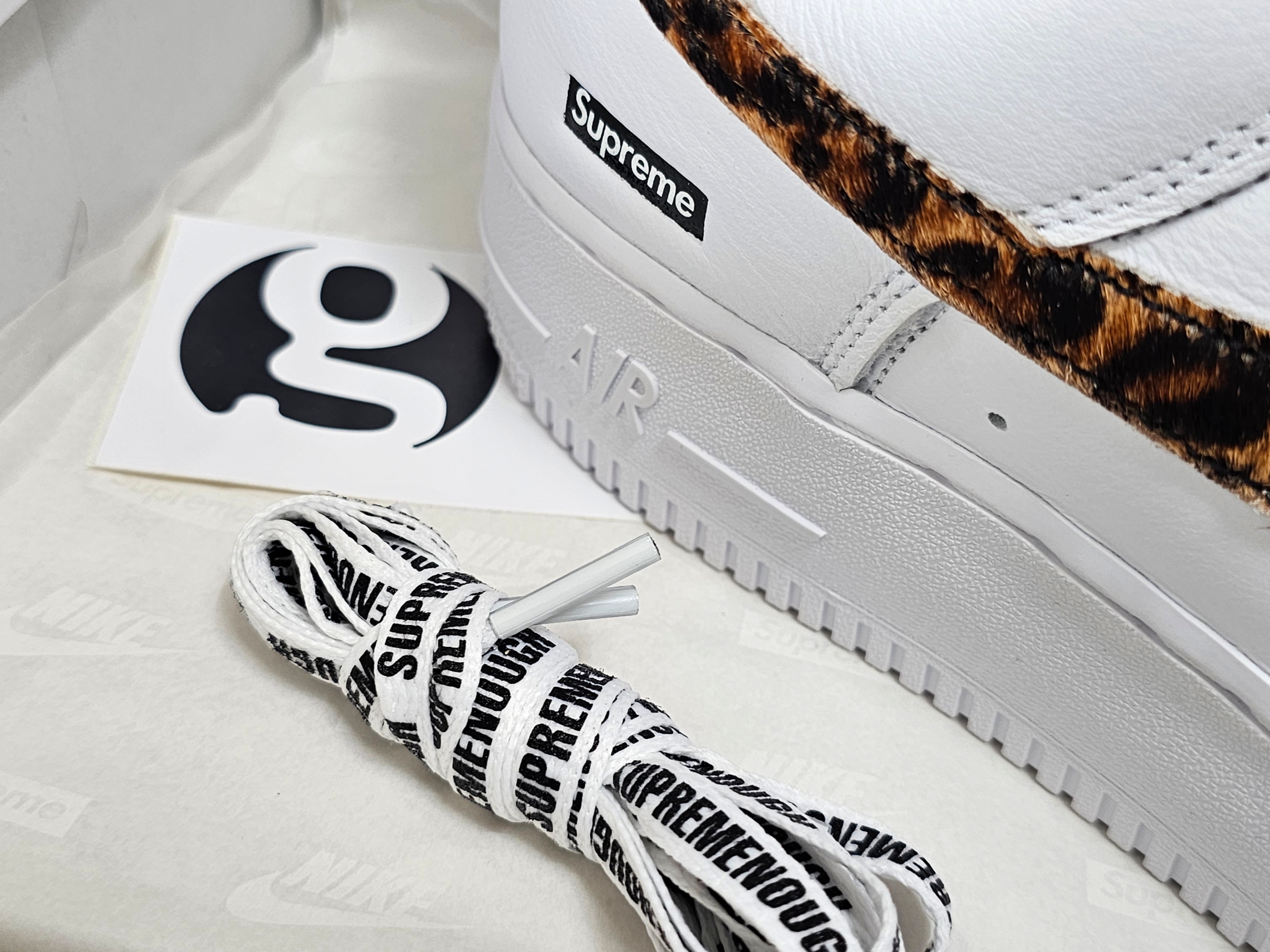 Nike x Supreme x GOODENOUGH Air Force 1 Low White - 25SS 착용 스타일 - 3