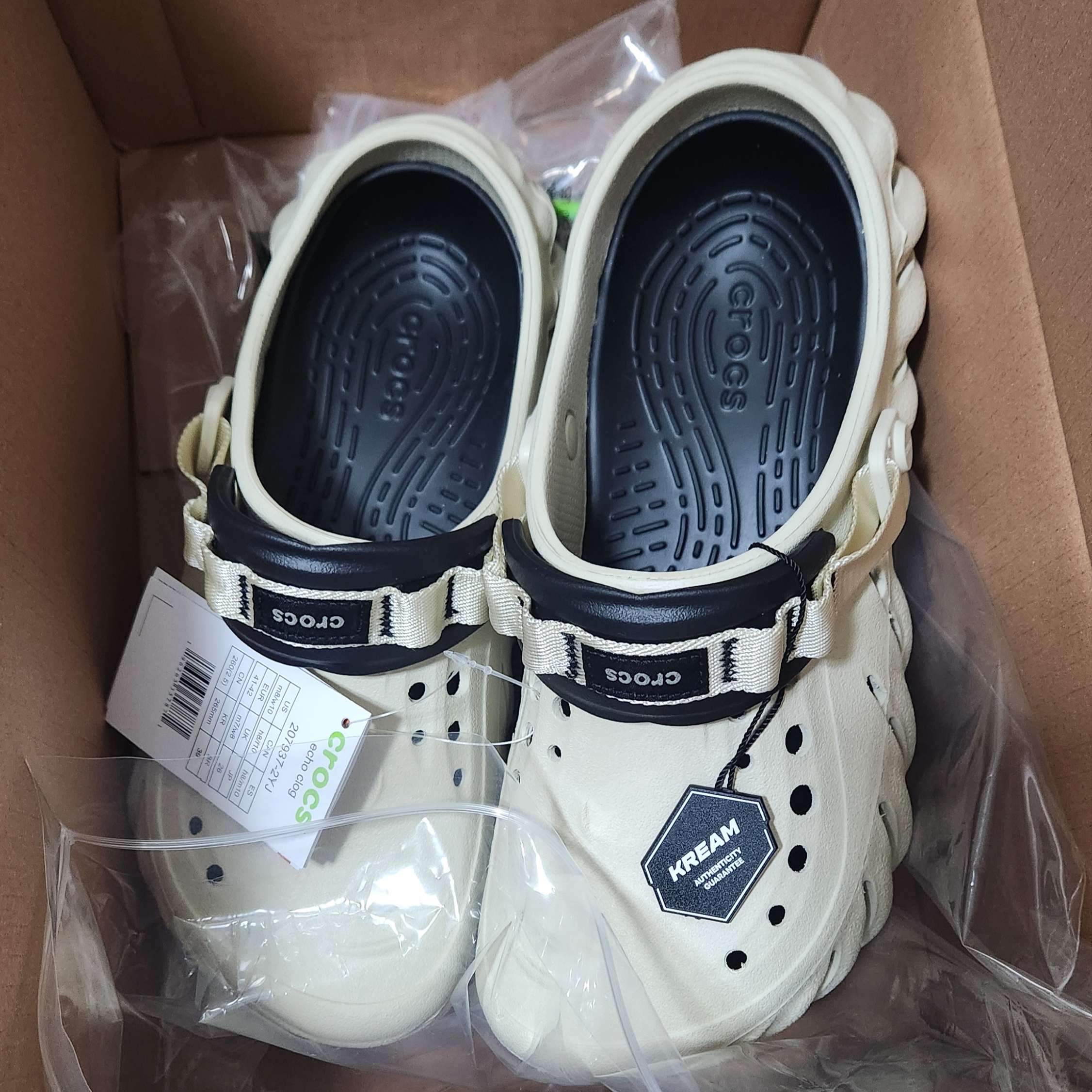 Crocs Echo Clog Bone Black 착용 스타일