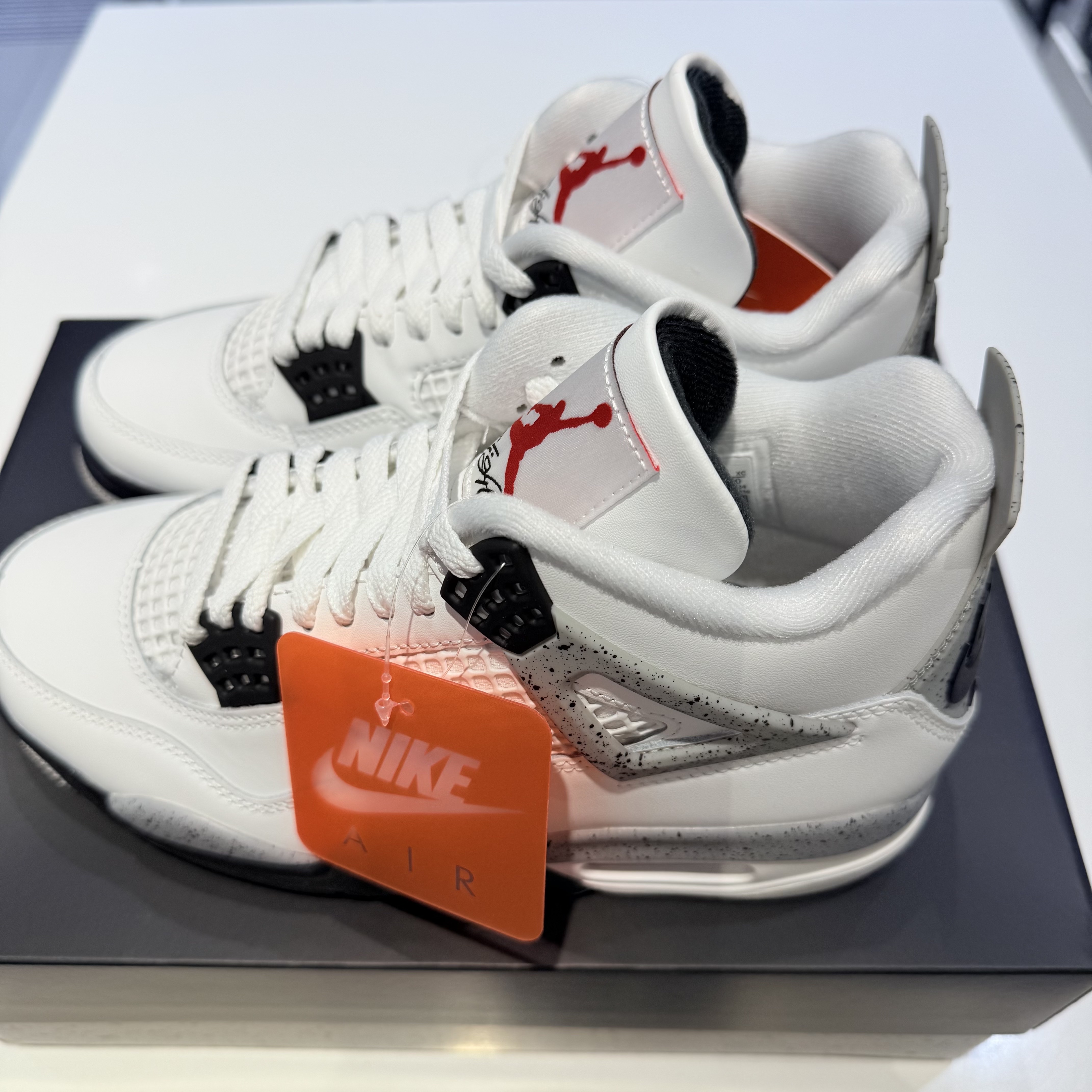 Jordan 4 Retro OG White Cement 2025 착용 스타일 - 2