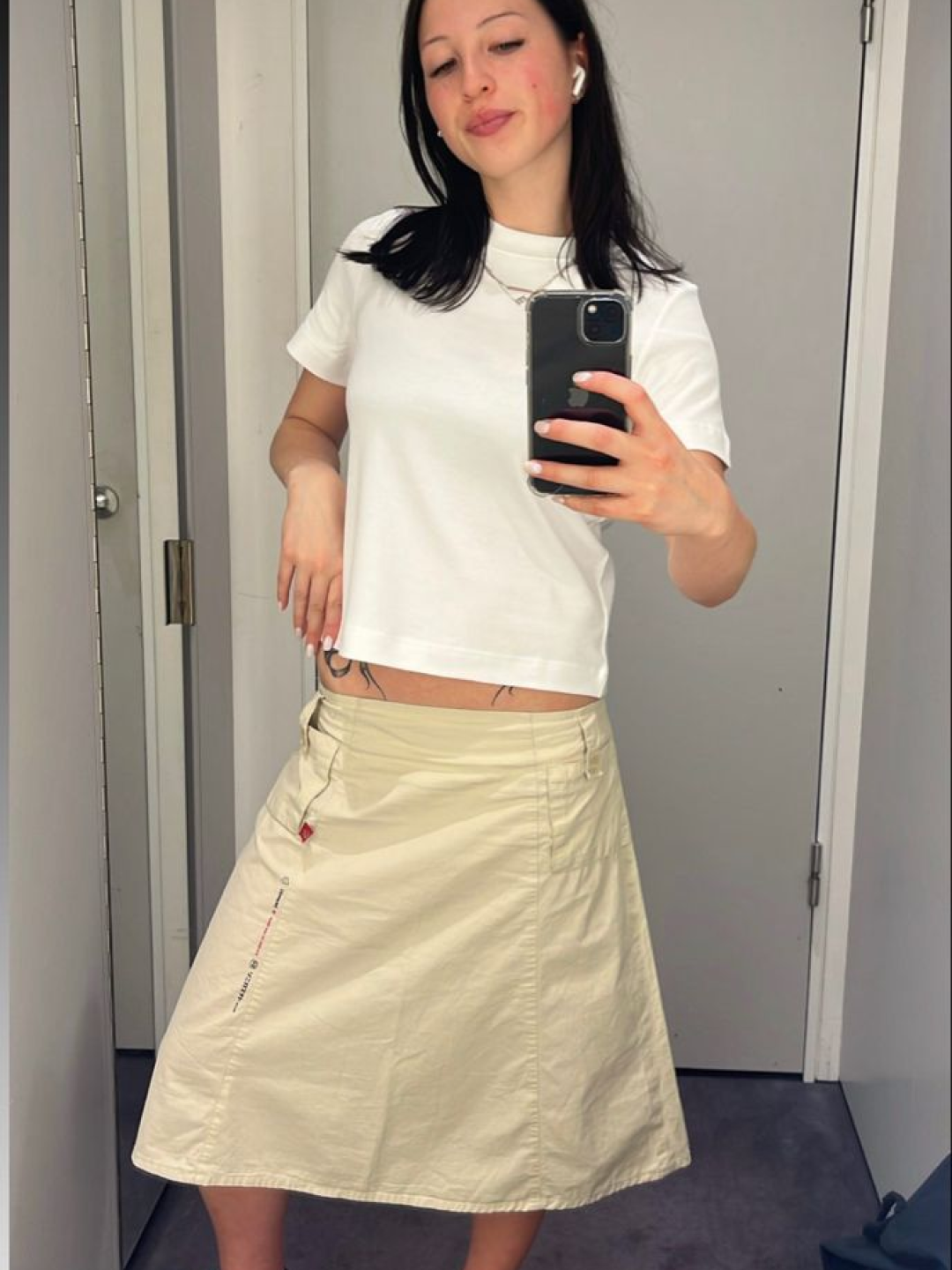 (W) Moncler Zipped Midi Skirt Beige - 25SS, Kookeesee Diagonal Line Skirt Khaki 착용 스타일 - 5