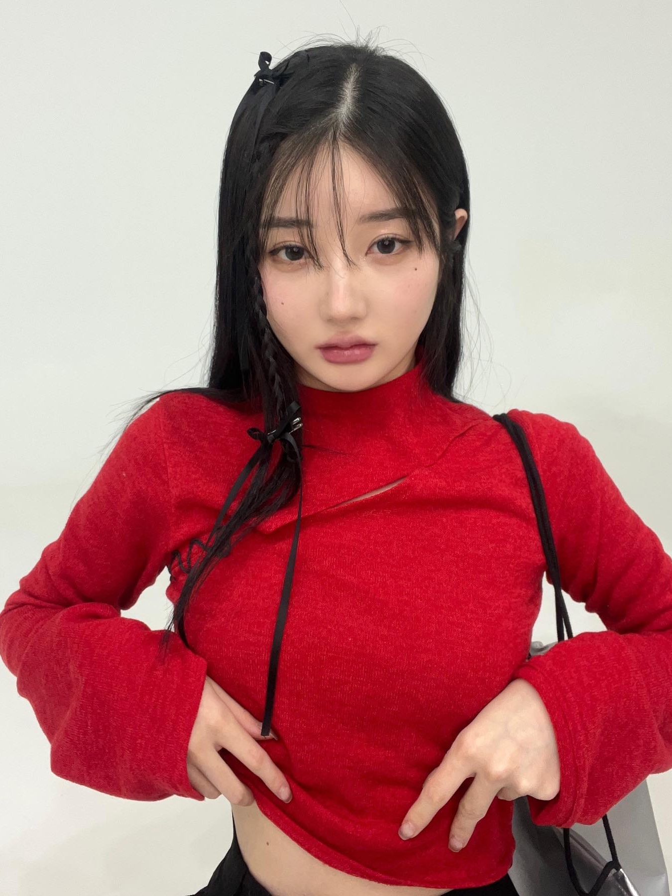 Don't Ask My Plan Cut Out Knit Crop Top - Red 착용 스타일 - 2