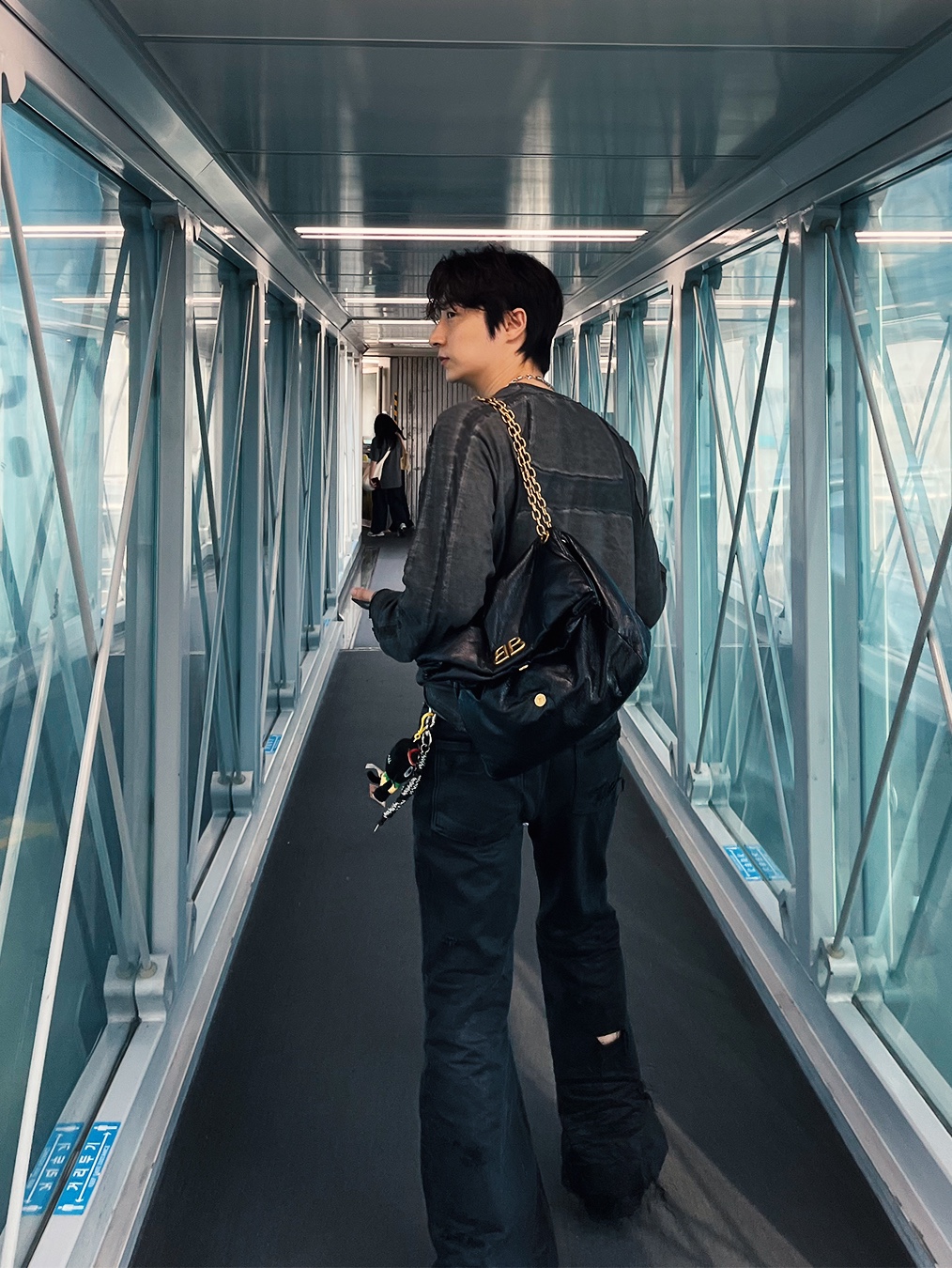 Thug Club Basic Sleeve Charcoal 착용 스타일 - 3