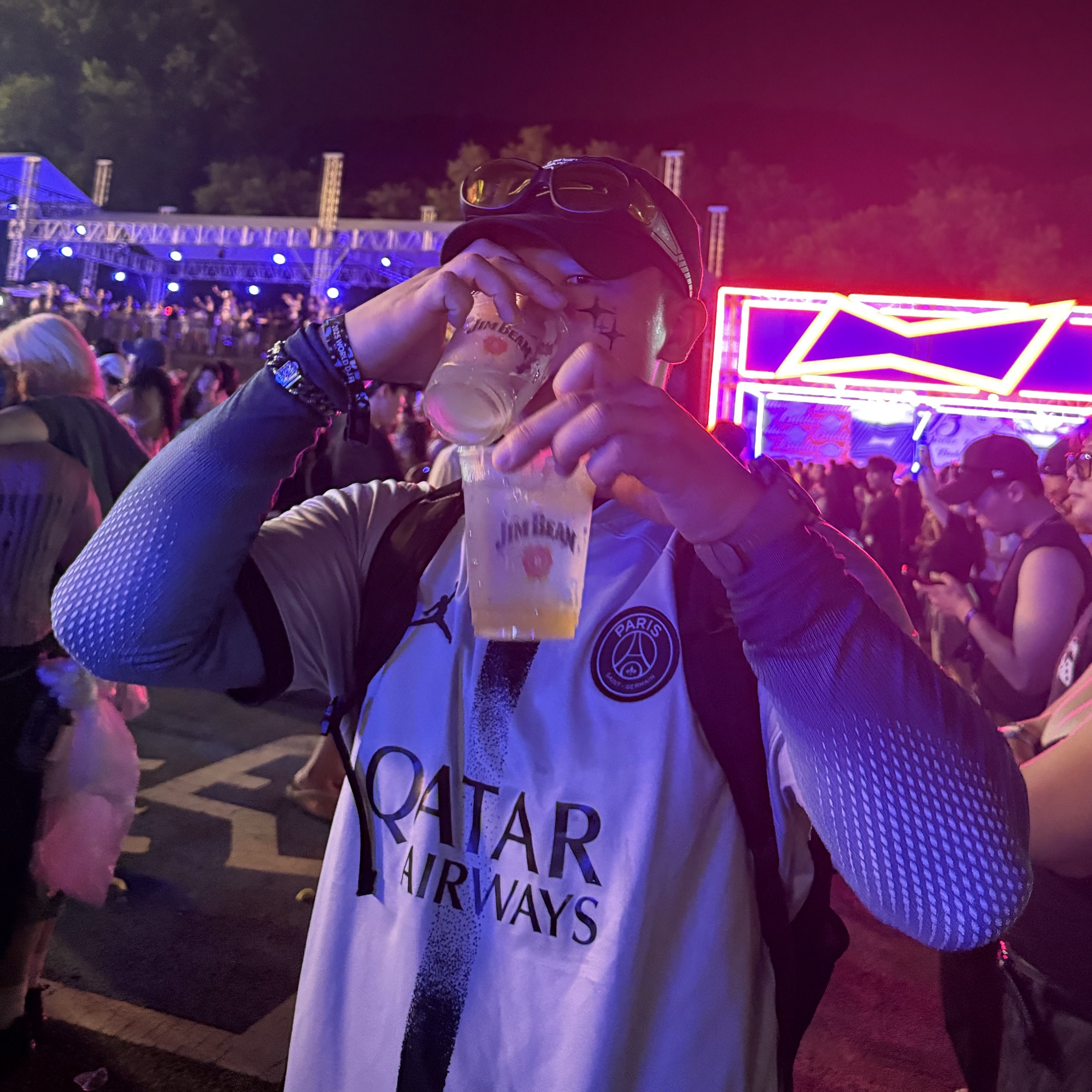 Jordan x Paris Saint-Germain 2022/23 Dri-Fit ADV Match Away Jersey Light Smoke Grey (Non Marking Ver.), Nike x Drake Nocta Basketball LS Engineered Knit Base Layer Top Cobalt Bliss (DV3653-479) 착용 스타일 - 2