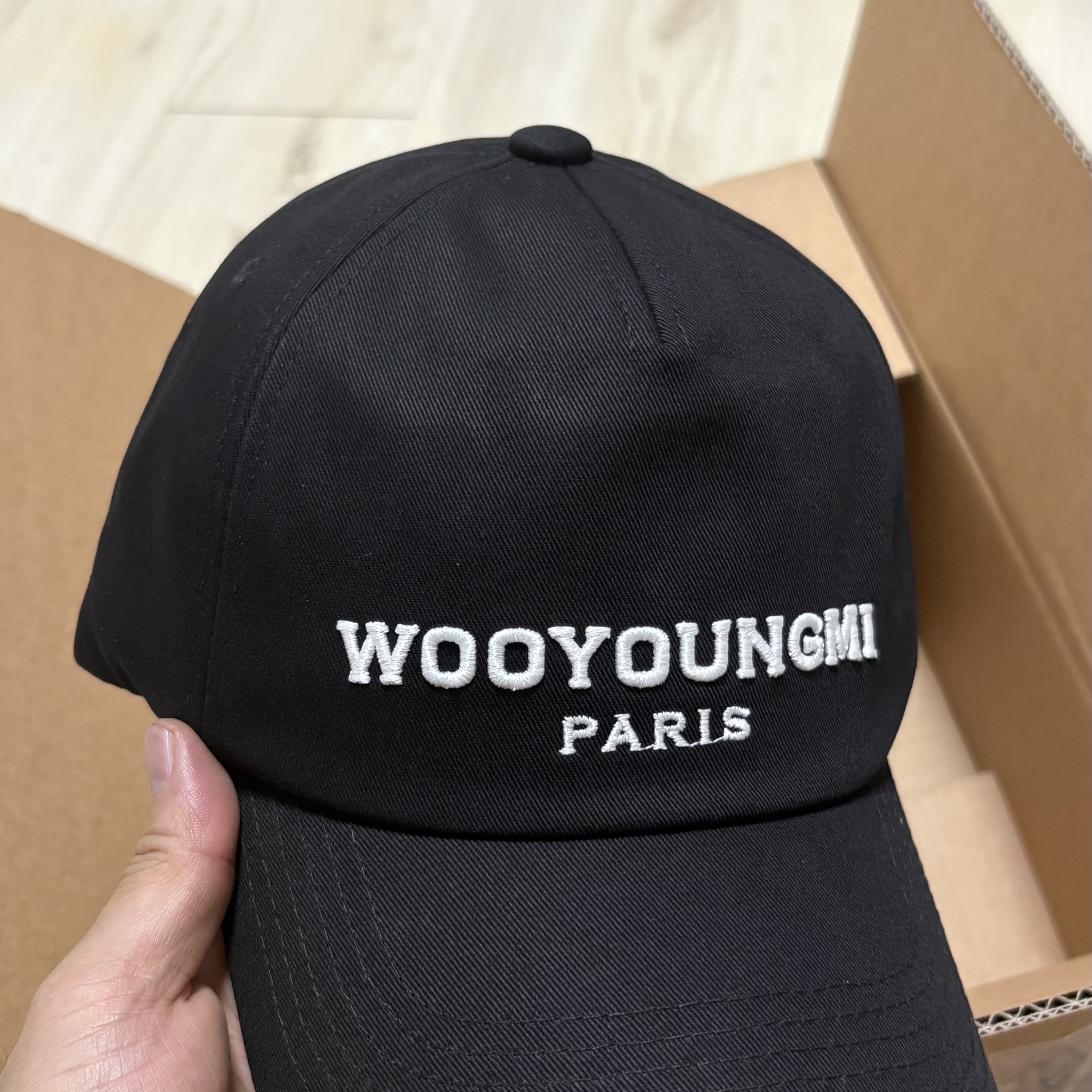 Wooyoungmi Embroidered Ball Cap Black 착용 스타일