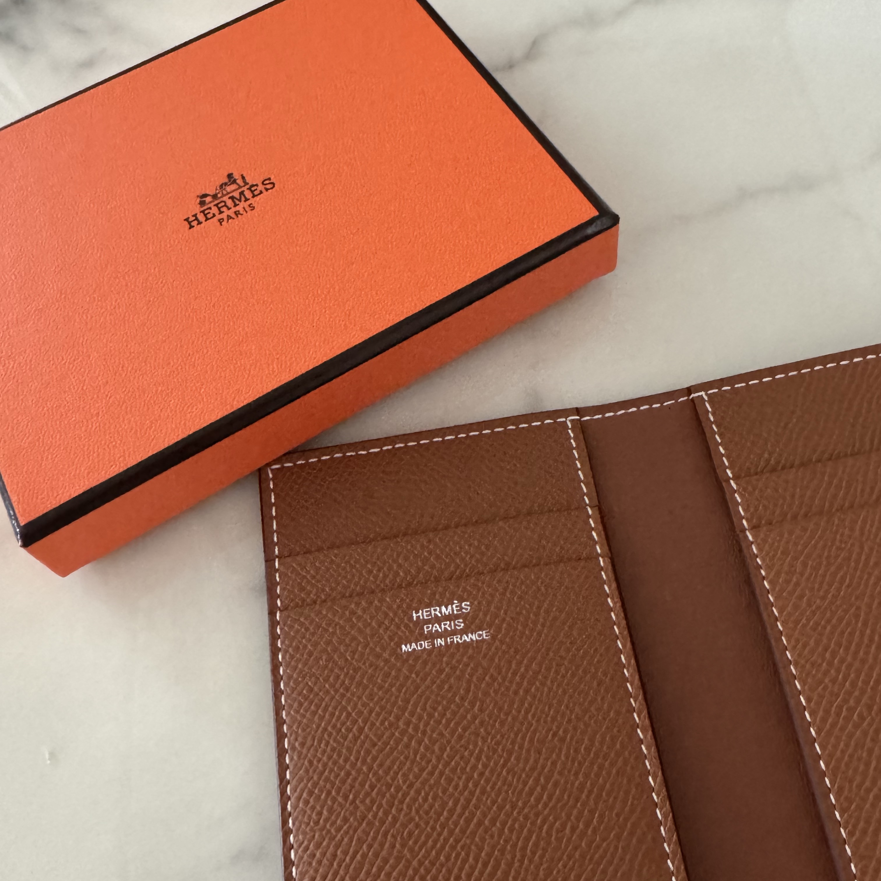 Hermes MC² Euclide Card Holder Epsom & Gold, Hermes Dogon Card Holder Togo & Palladium Gold 착용 스타일 - 1