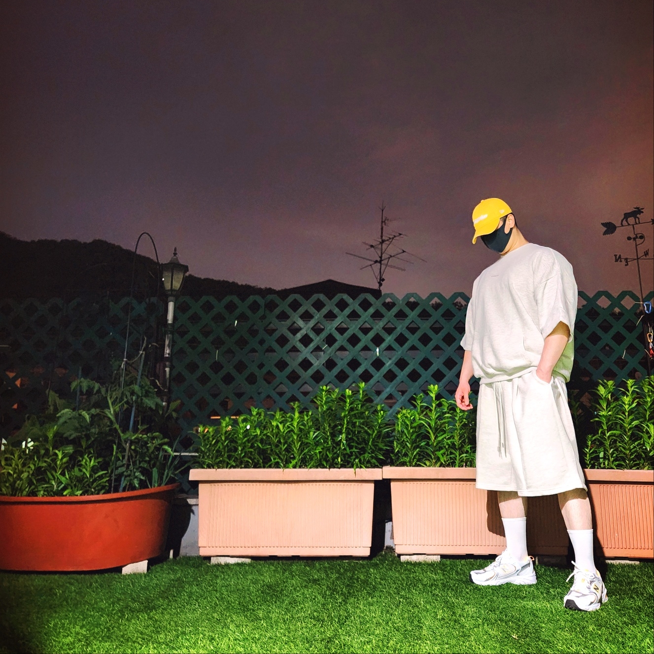 New Balance 530 White Yellow 착용 스타일 - 1