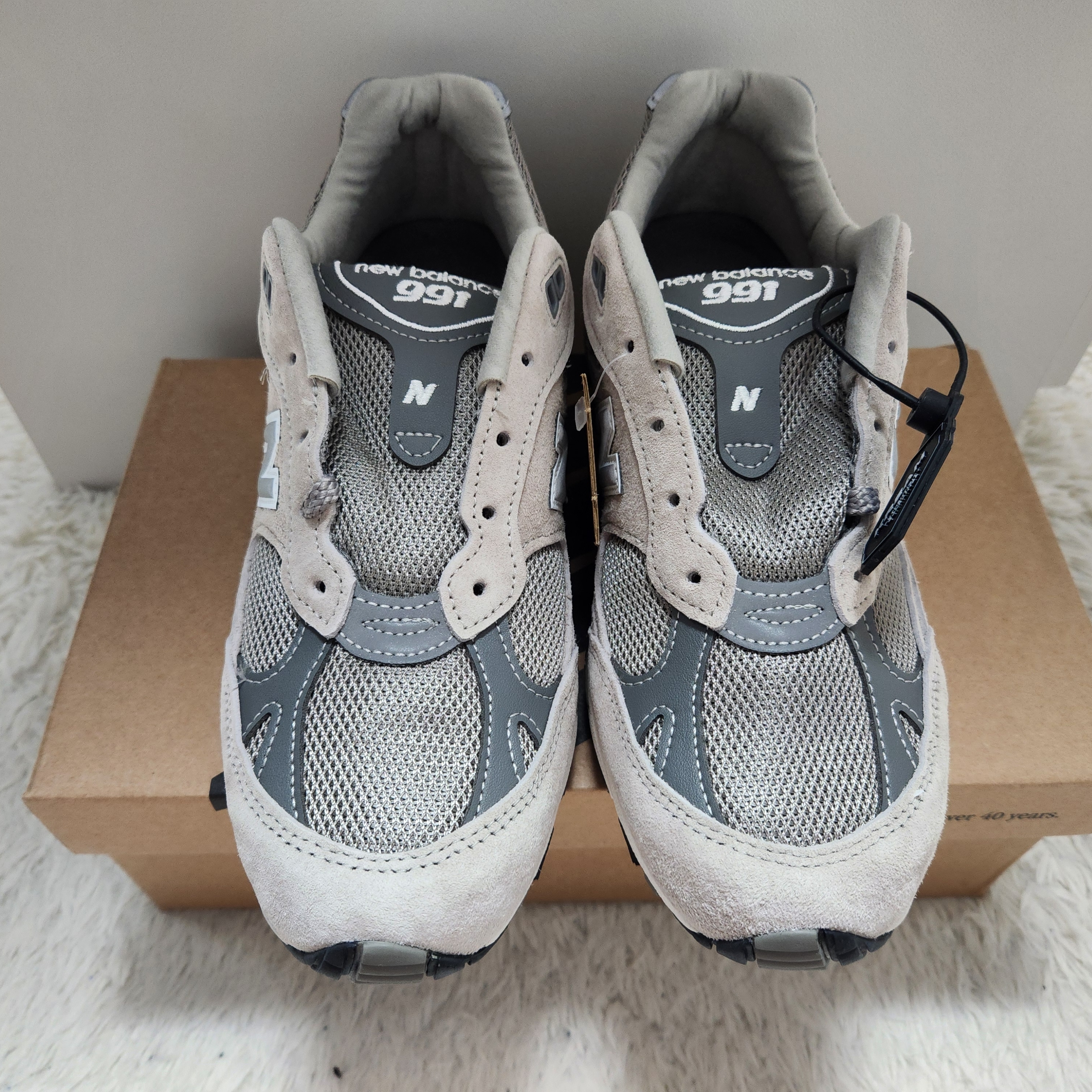 (W) New Balance 991 Made in UK Grey 착용 스타일