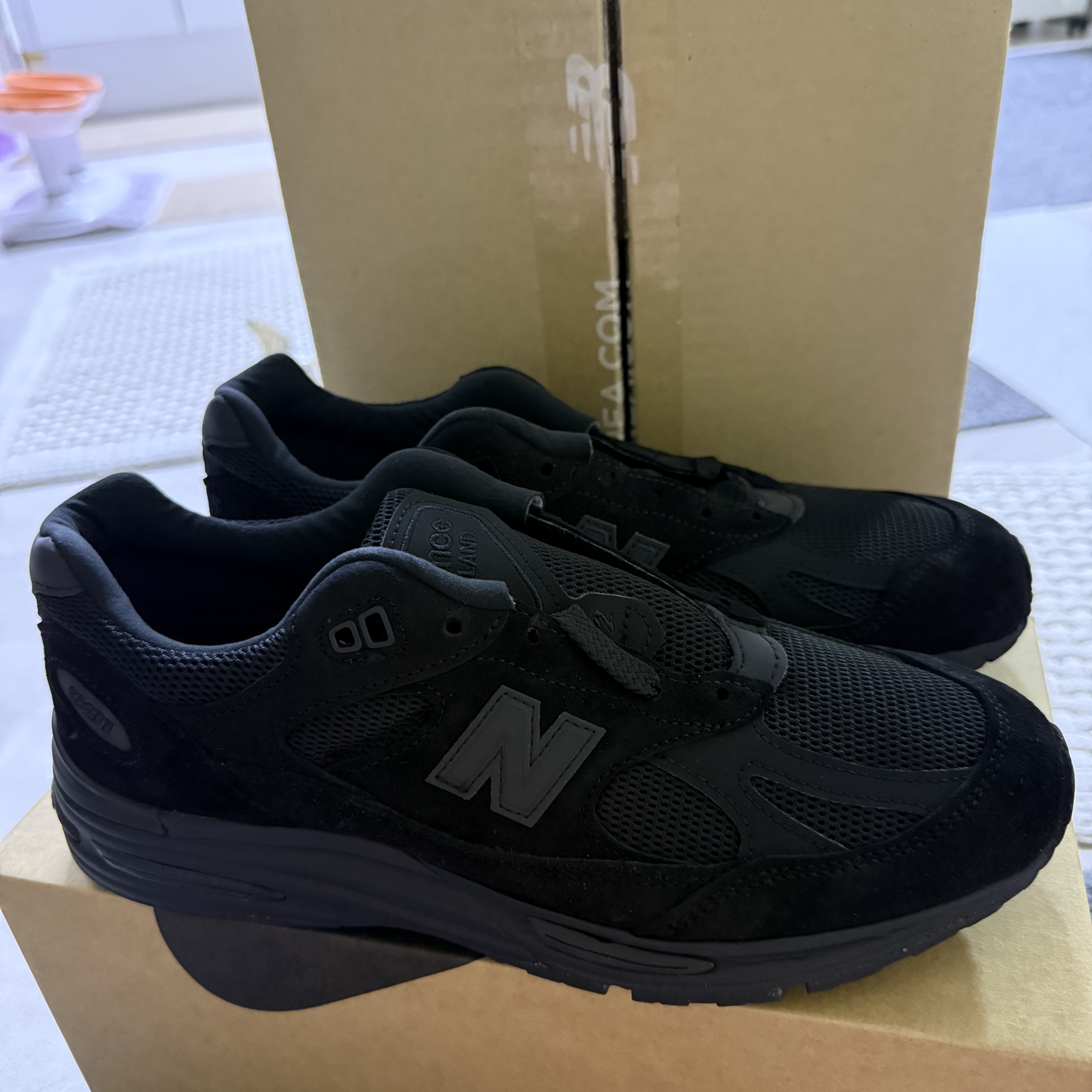 New Balance 991v2 Made in UK Black Grey 착용 스타일 - 1