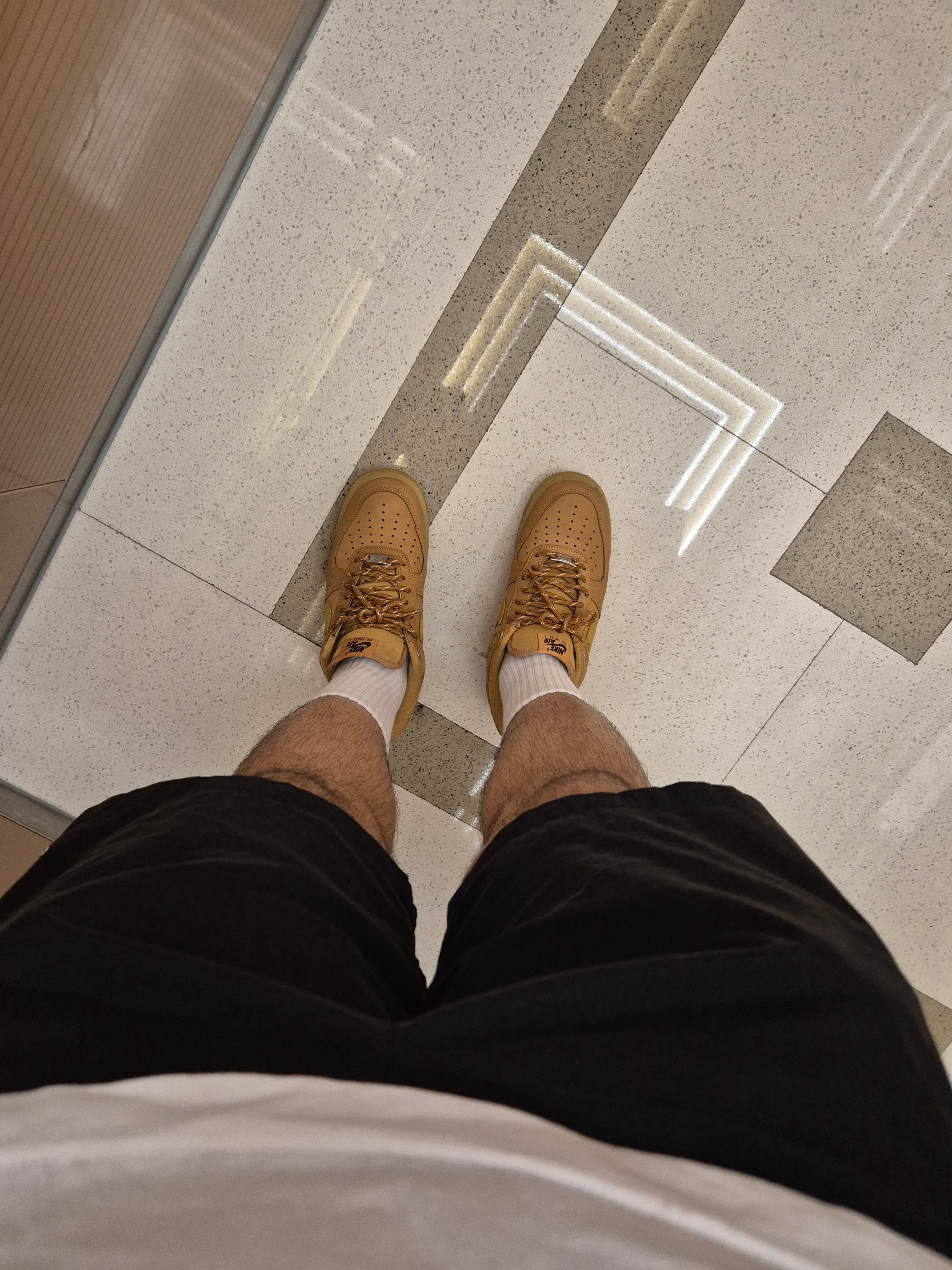 Nike Air Force 1 '07 WB Flax 착용 스타일