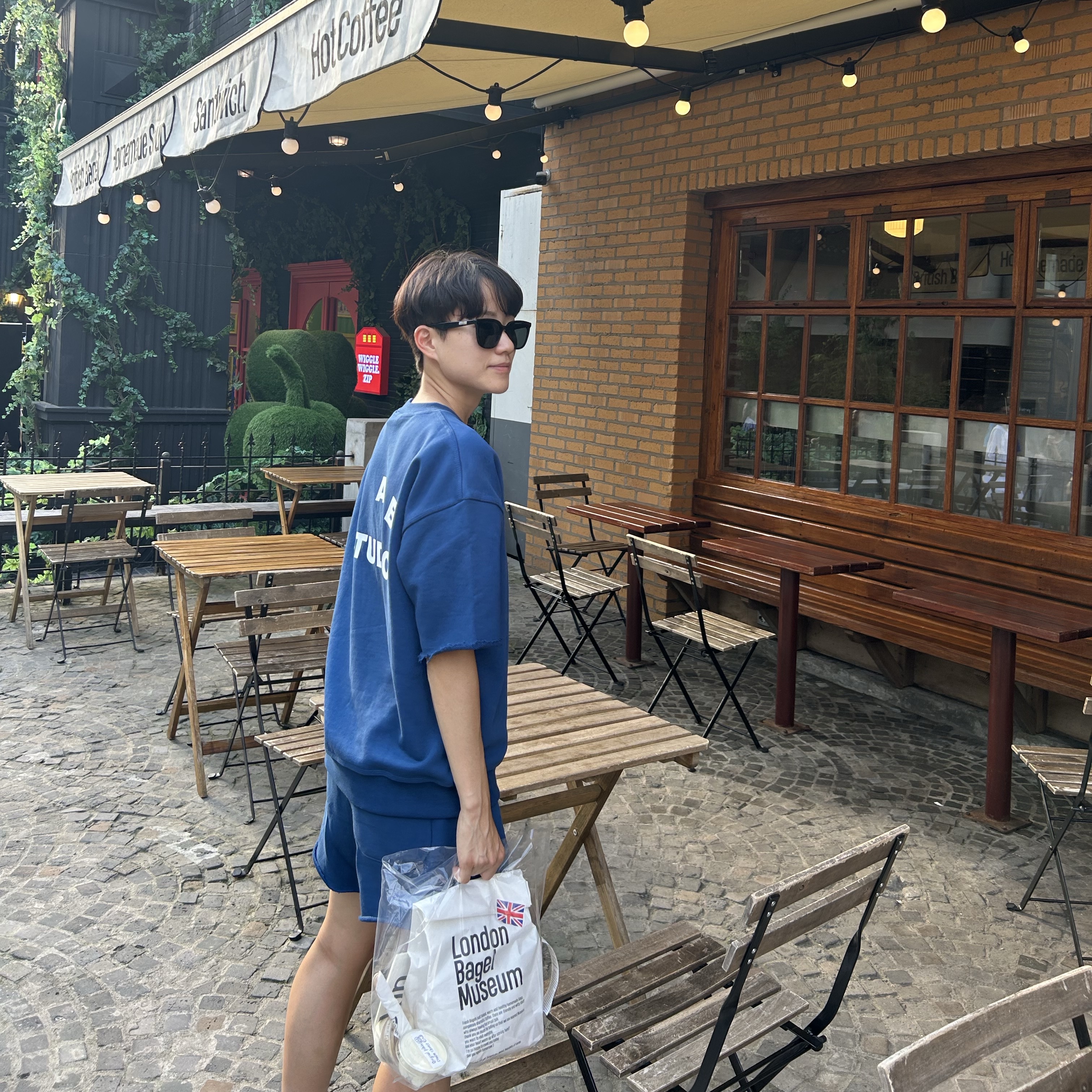 IAB Studio Heavy Short Sleeve Sweatshirt Navy - 23FW, IAB Studio Heavy Sweatshorts Navy - 23FW 착용 스타일