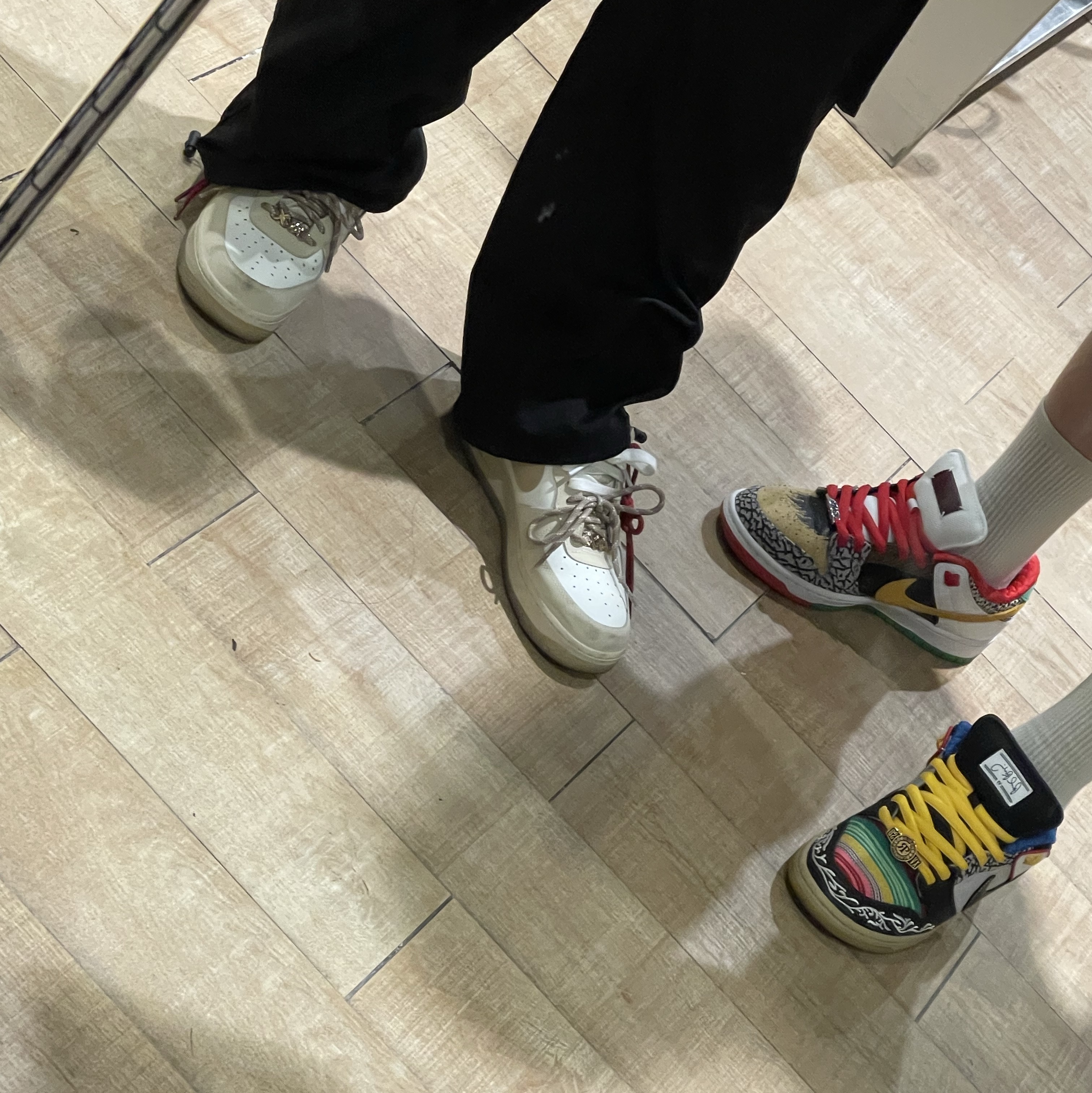 (W) Nike Air Force 1 ’07 LX Sail Team Gold, Nike SB Dunk Low What The Paul 착용 스타일