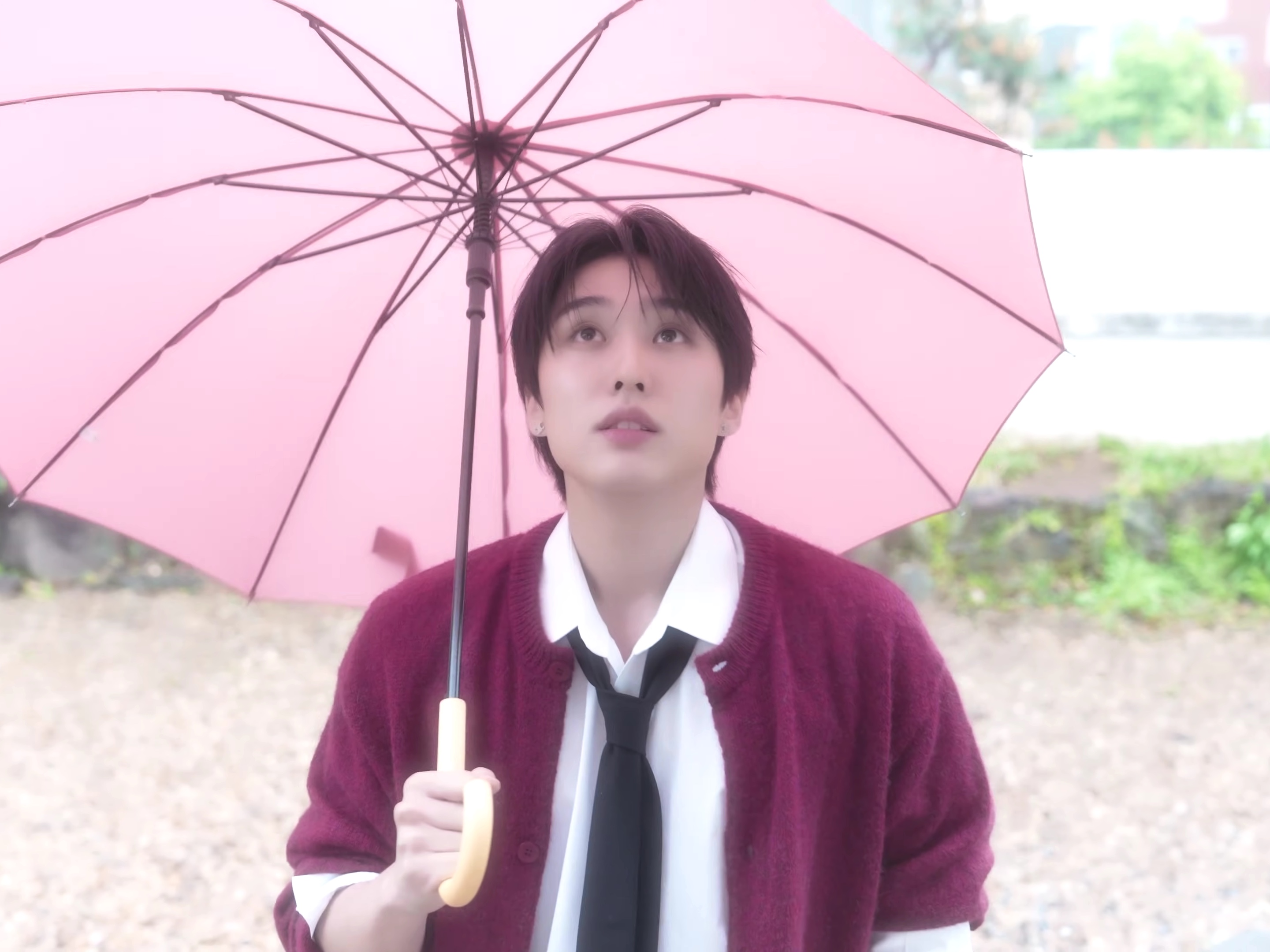 STU Round Neck Cardigan Burgundy 착용 스타일 - 2