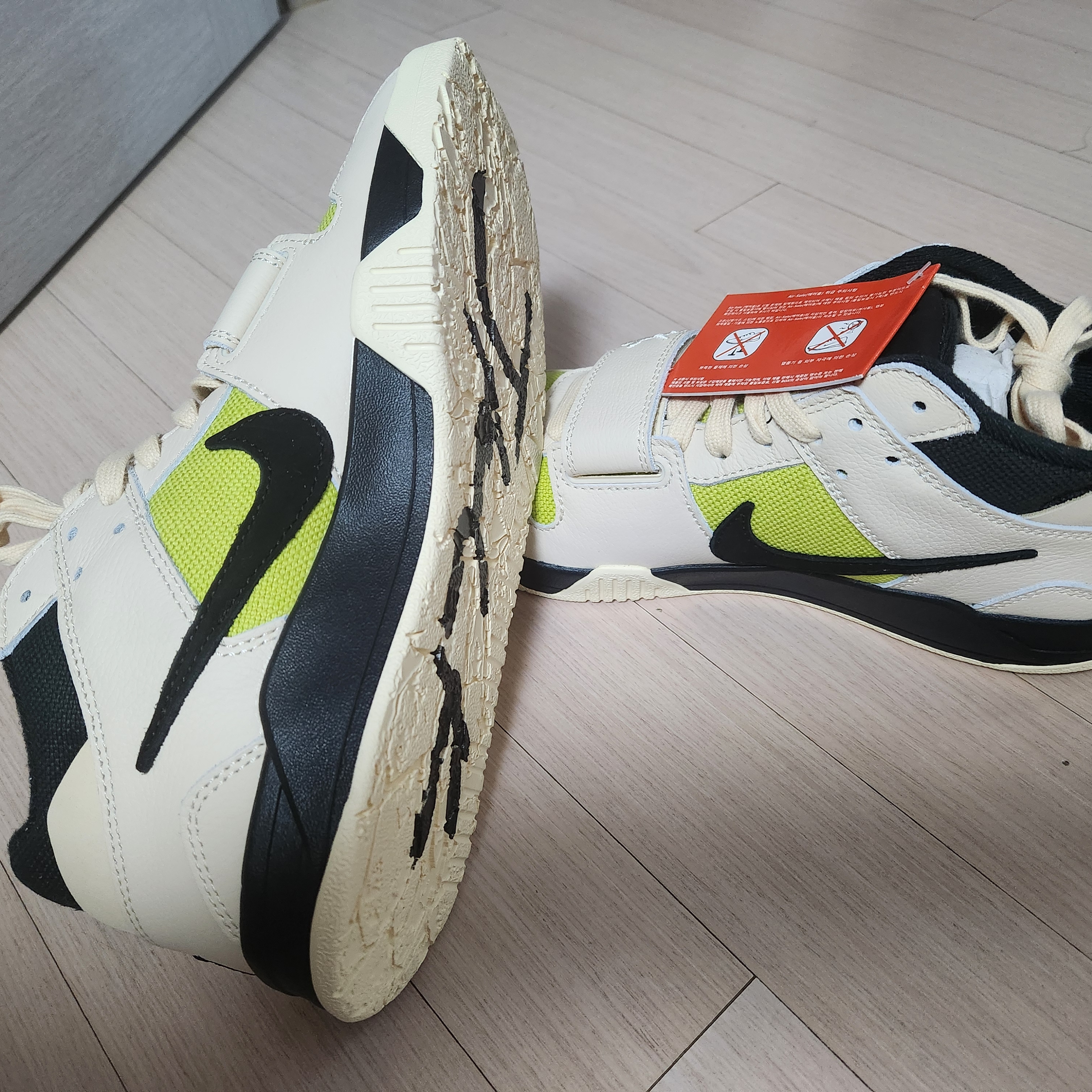 Jordan x Travis Scott Jumpman Jack TR Bright Cactus 착용 스타일 - 4