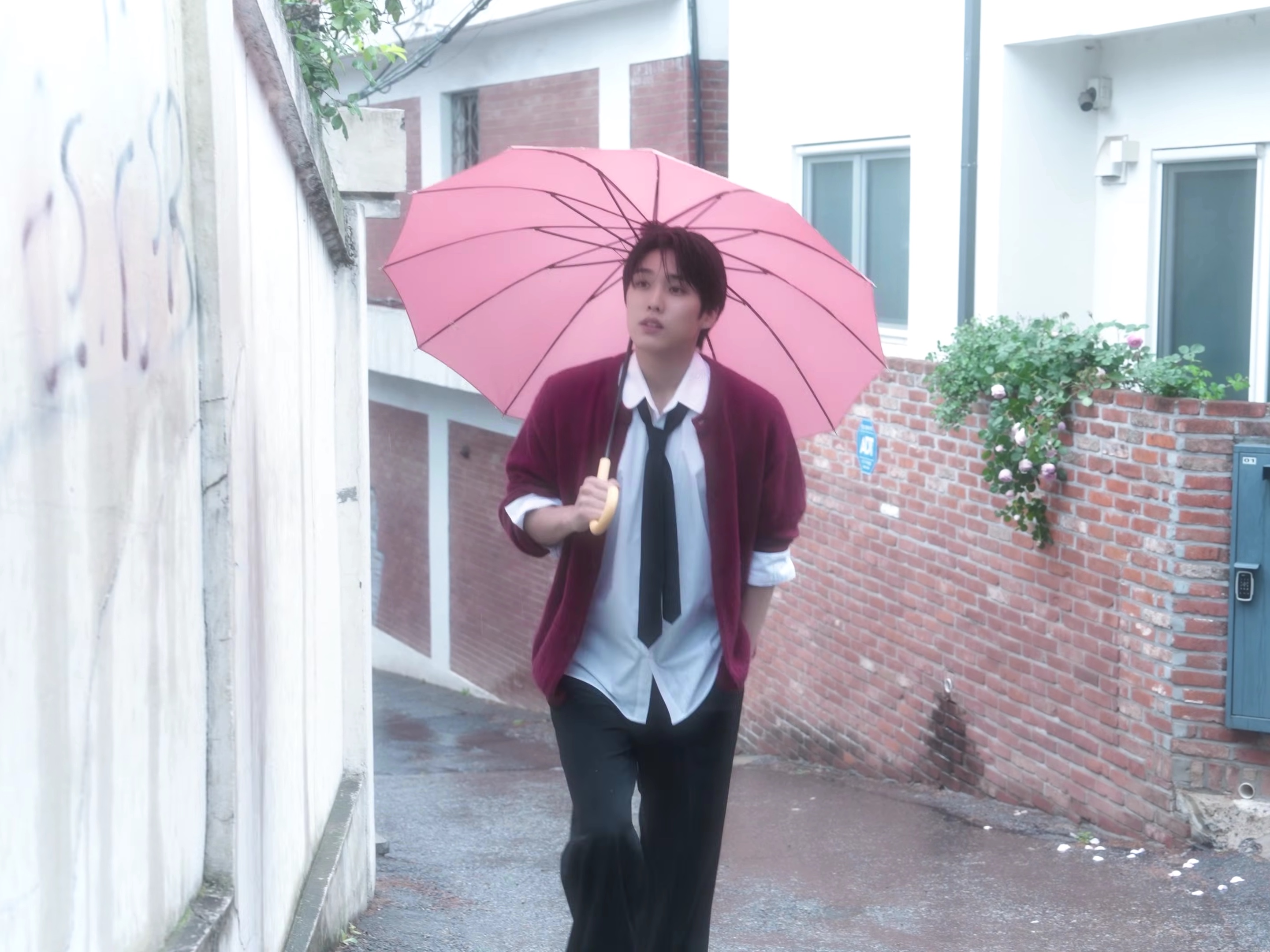 STU Round Neck Cardigan Burgundy 착용 스타일 - 1