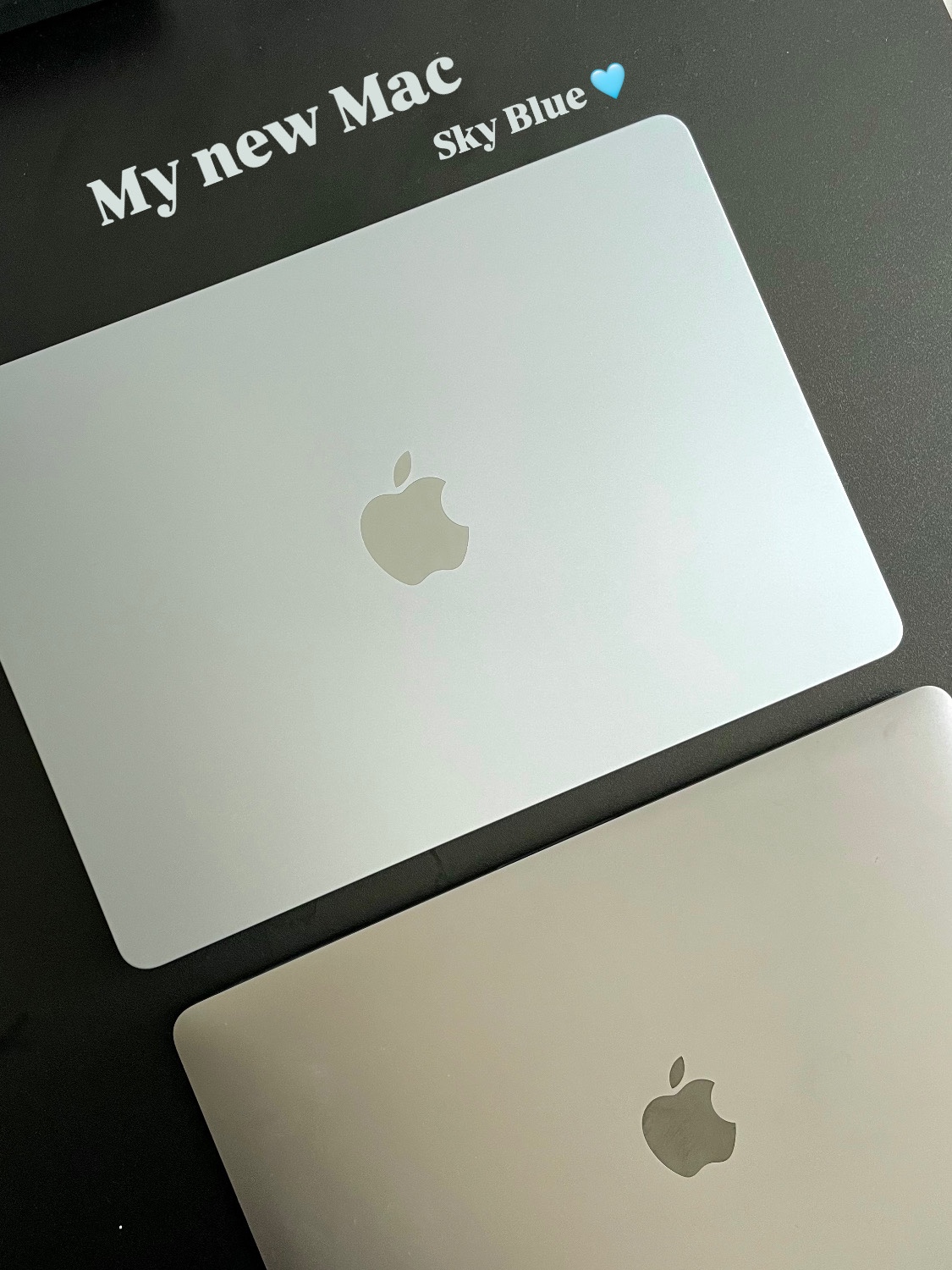 Apple 2025 MacBook Air 13 M4 512GB SSD / 24GB RAM Sky Blue (Korean Ver.) 착용 스타일