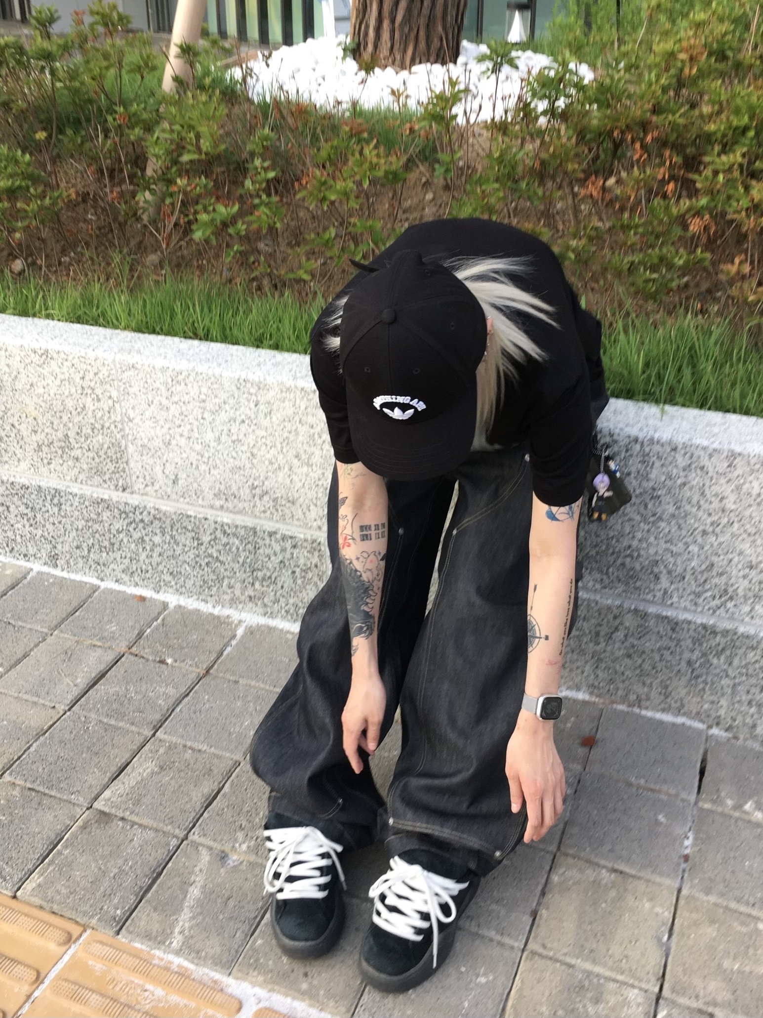 ERL Vamp Skate Shoe Pirate Black, Adidas x BAPE Baseball Cap Black 착용 스타일 - 2