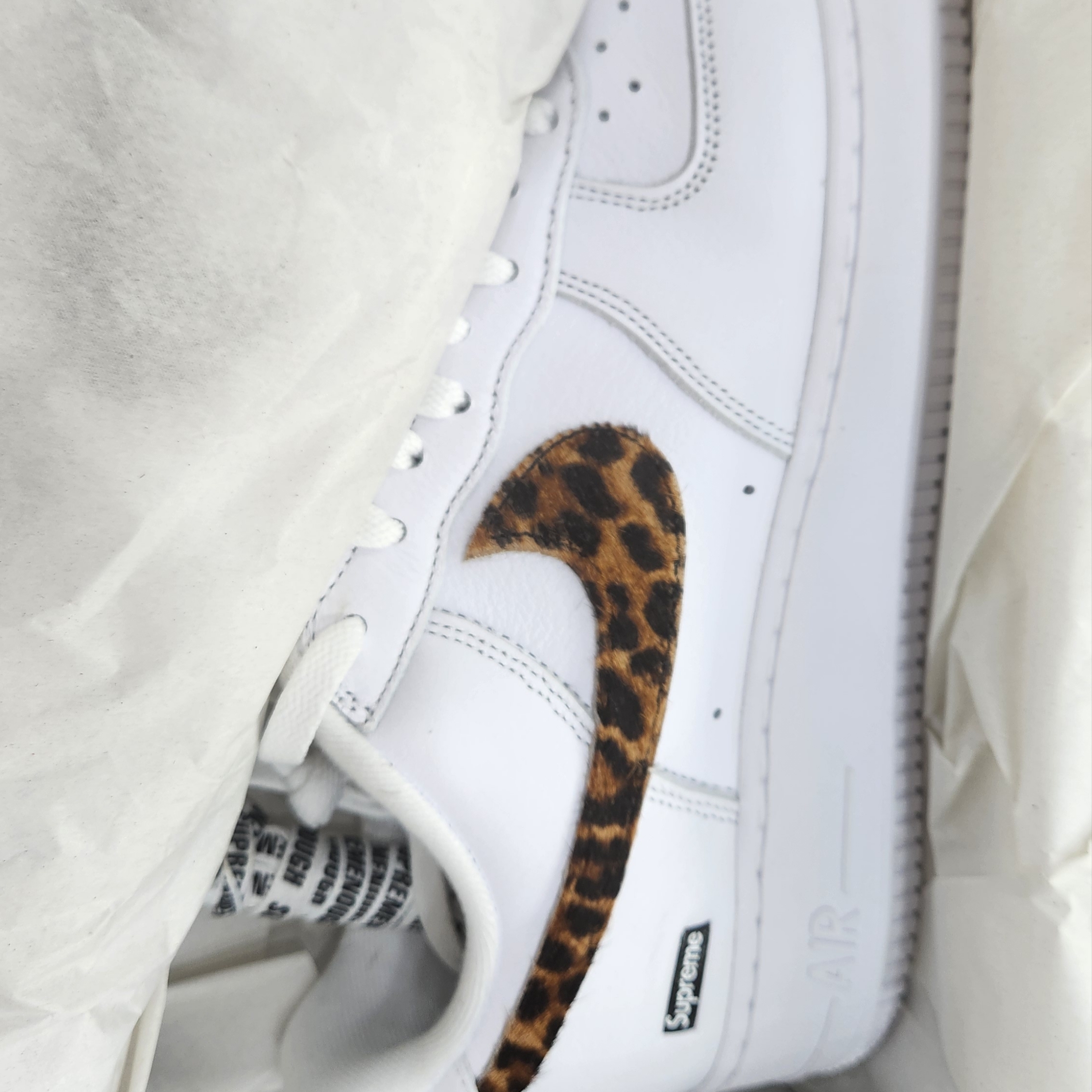 Nike x Supreme x GOODENOUGH Air Force 1 Low White - 25SS 착용 스타일