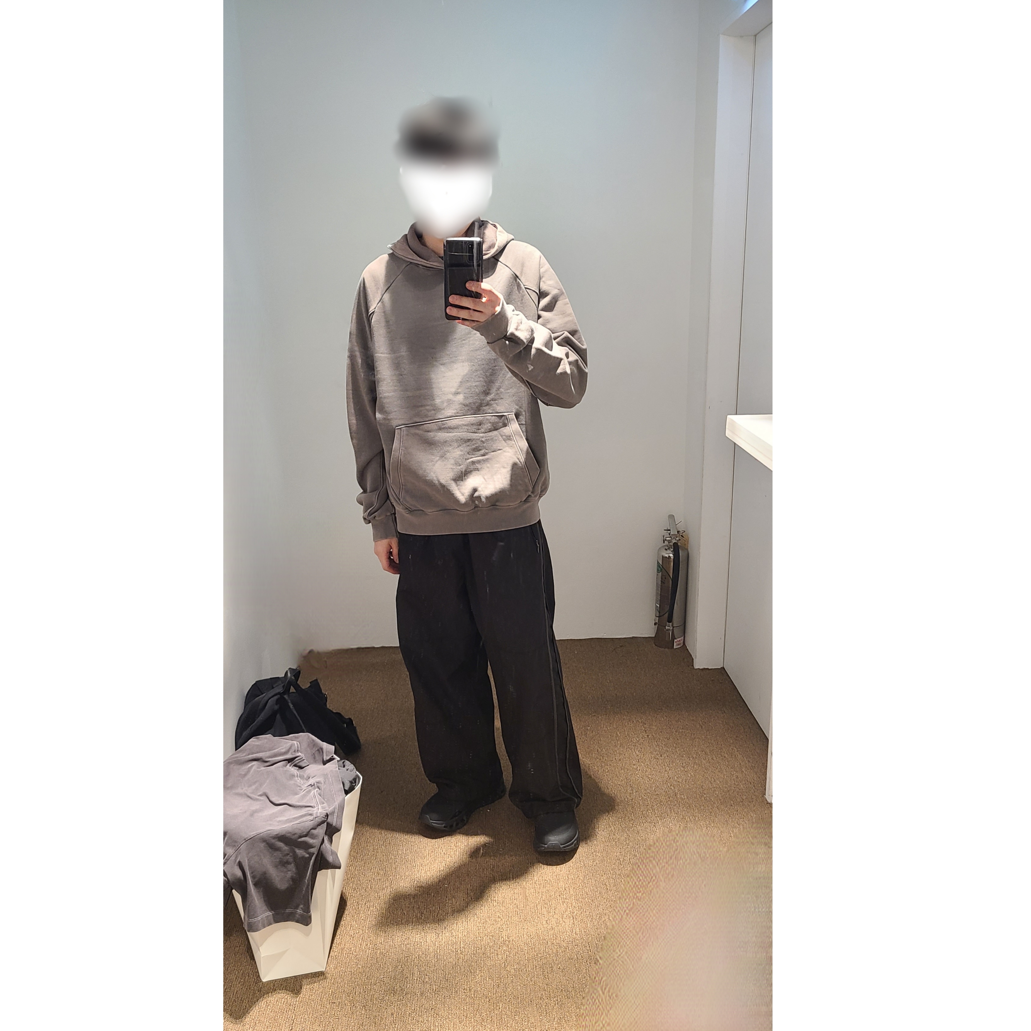 On Running x Post Archive Faction (Paf) Cloudmonster 2 Black Magnet, Polyteru 1011 Nylon Track Pants Triple Black 착용 스타일 - 1