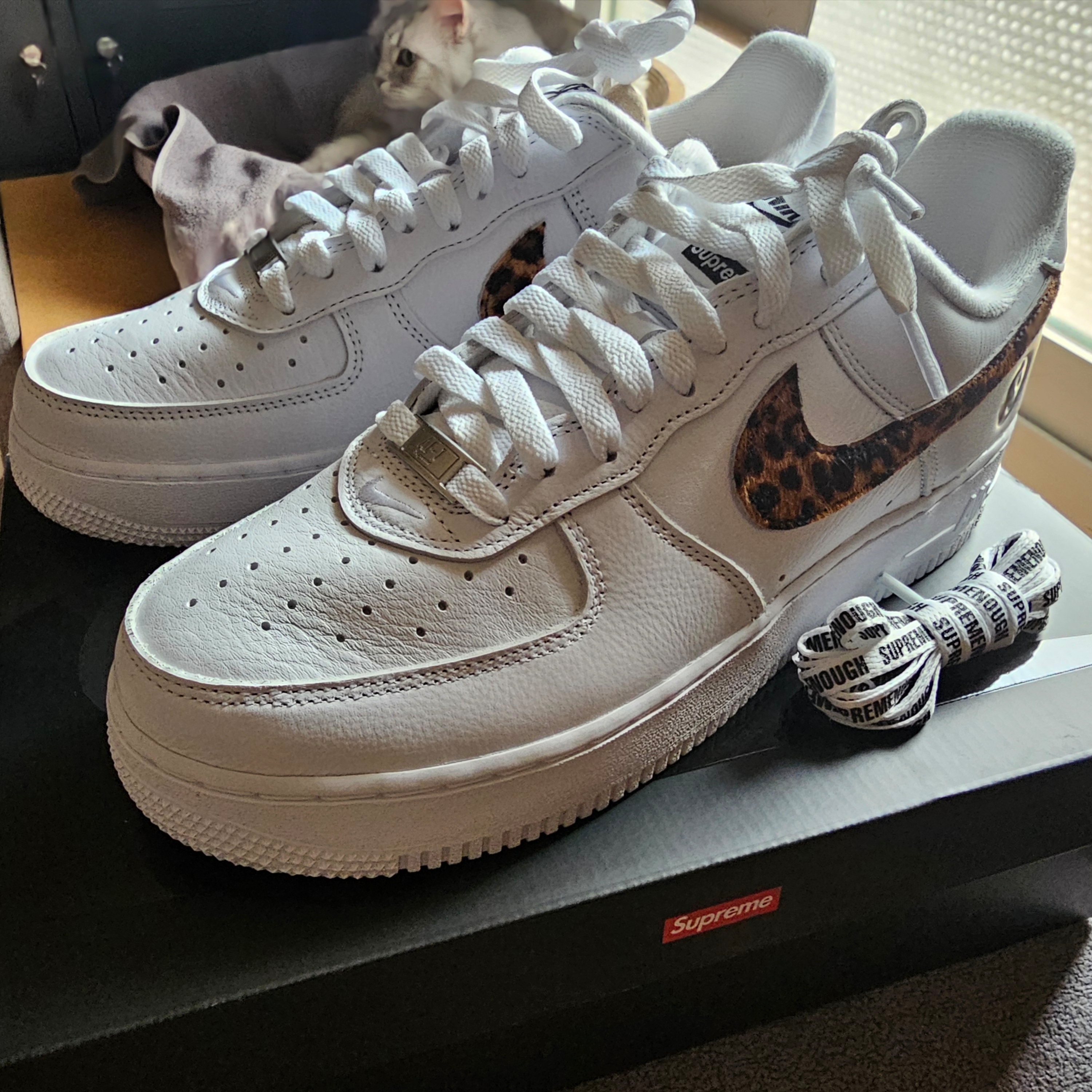 Nike x Supreme x GOODENOUGH Air Force 1 Low White - 25SS 착용 스타일 - 1