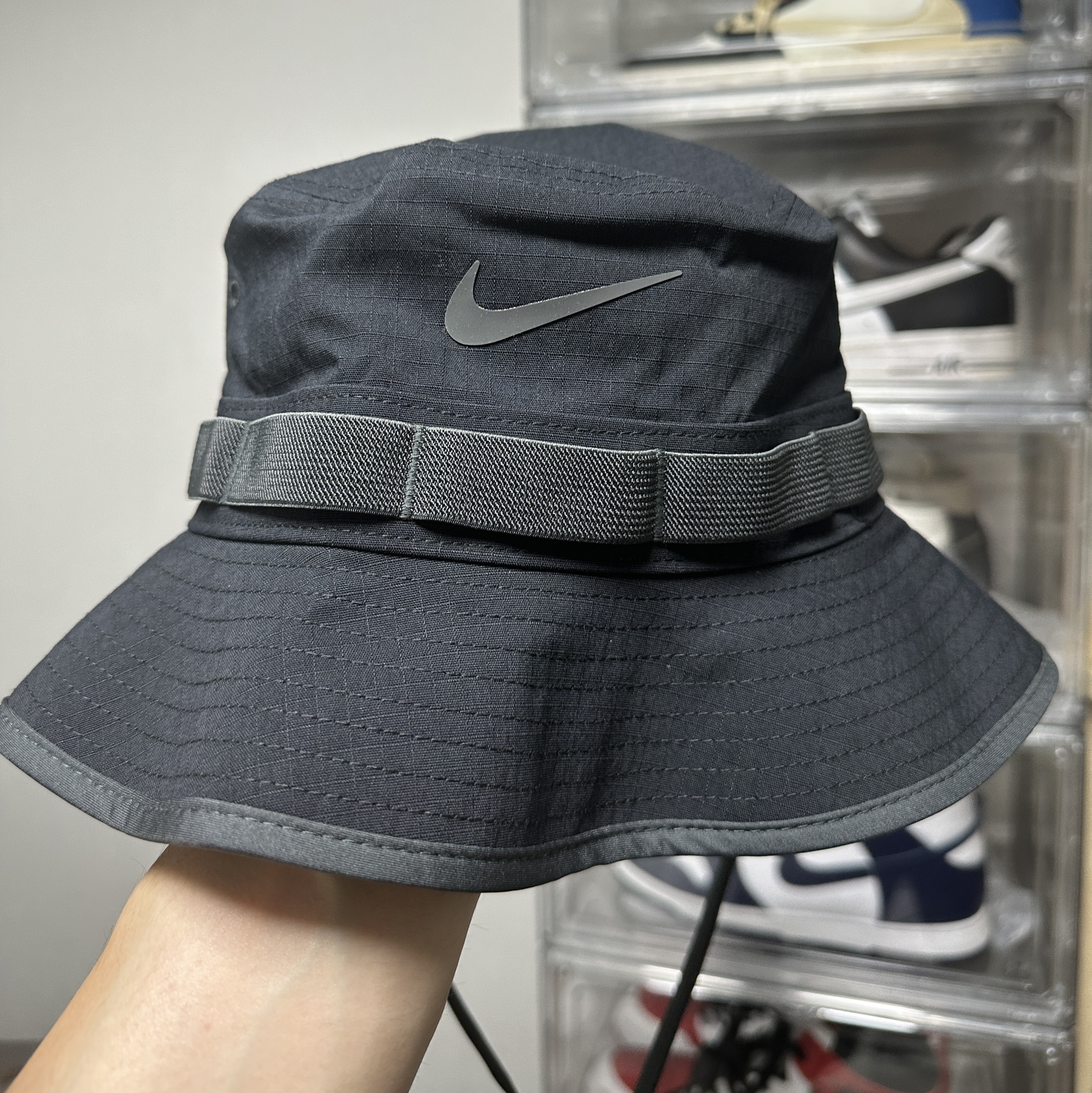 Nike Dri-Fit Apex Bucket Hat Black Anthracite 착용 스타일