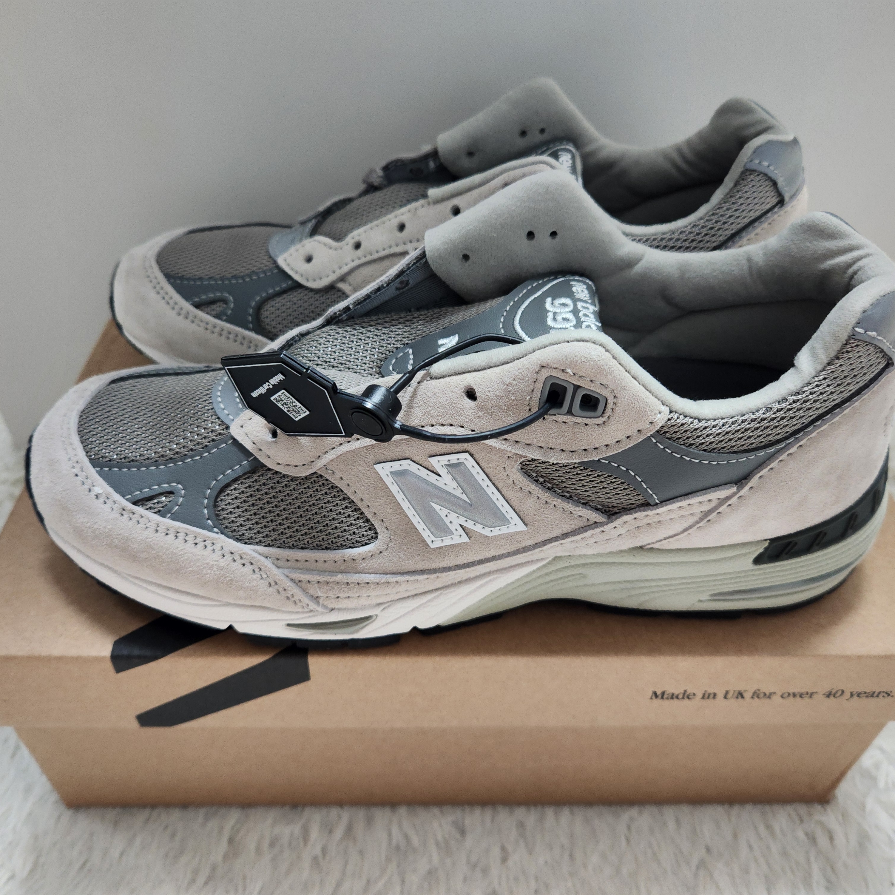 (W) New Balance 991 Made in UK Grey 착용 스타일