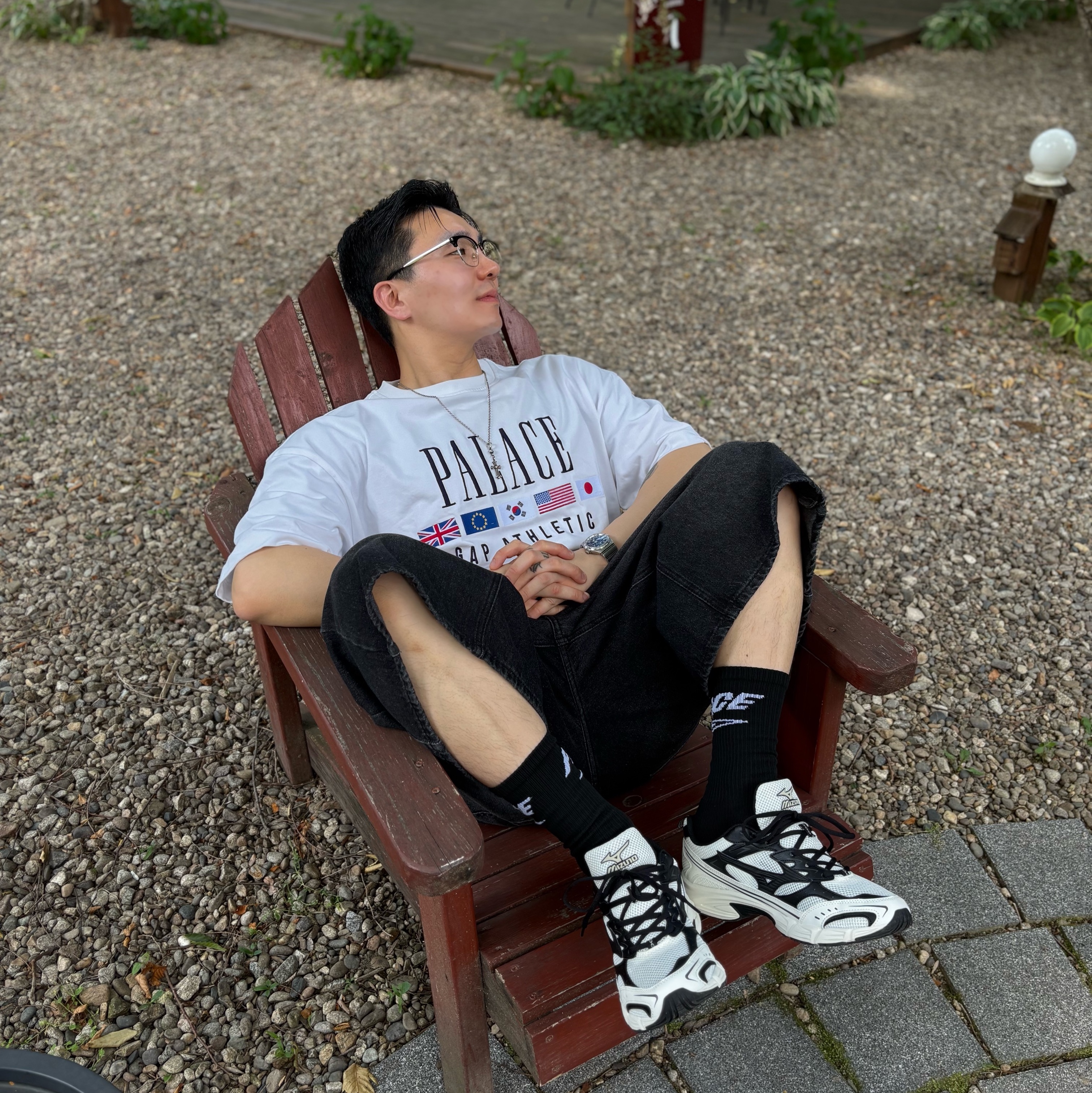 Palace x Gap Heavy Jersey T-Shirt White - 24SS, Palace x Umbro Socks Black - 24SS 착용 스타일 - 2