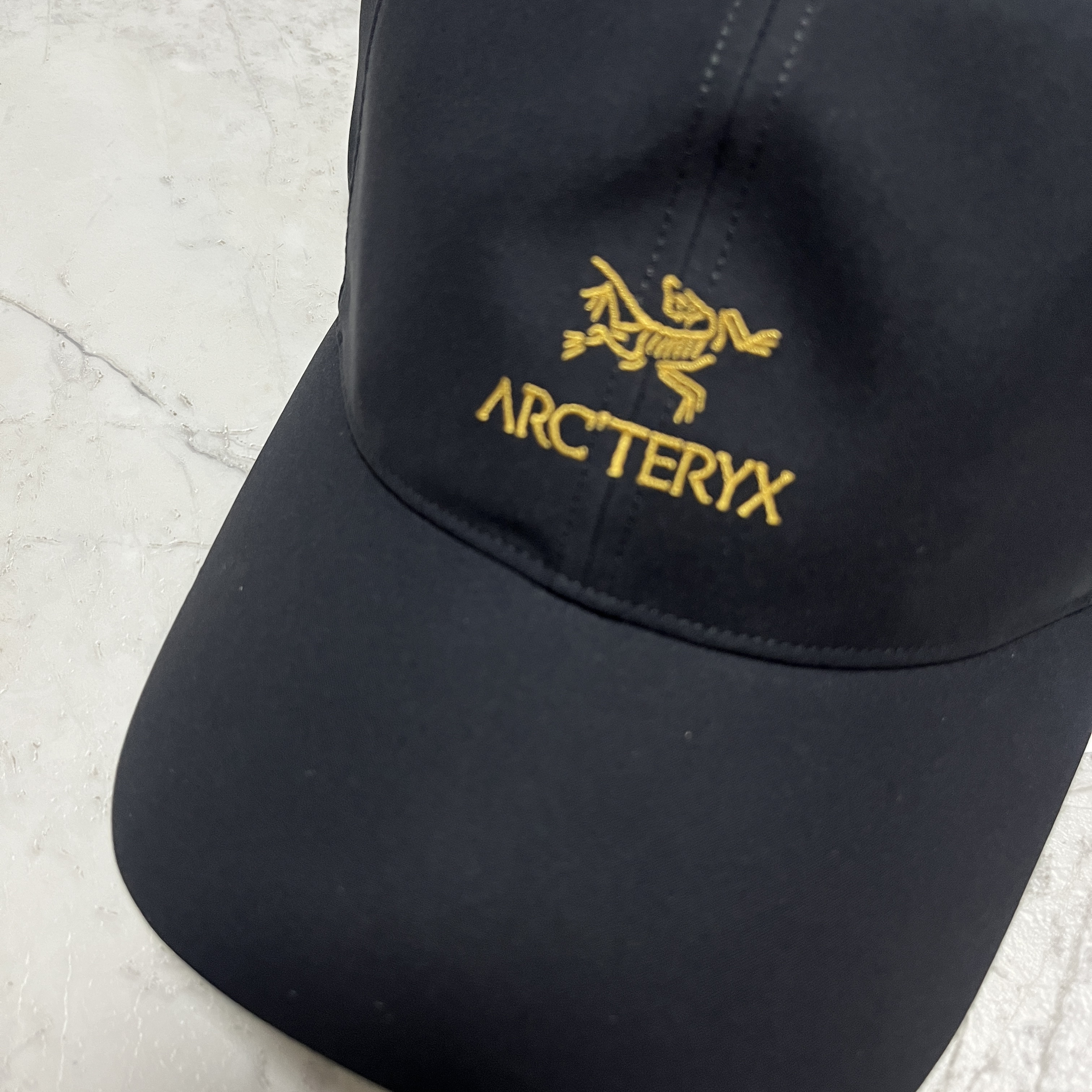 Arc'teryx Bird Word Cap 24K Black 착용 스타일