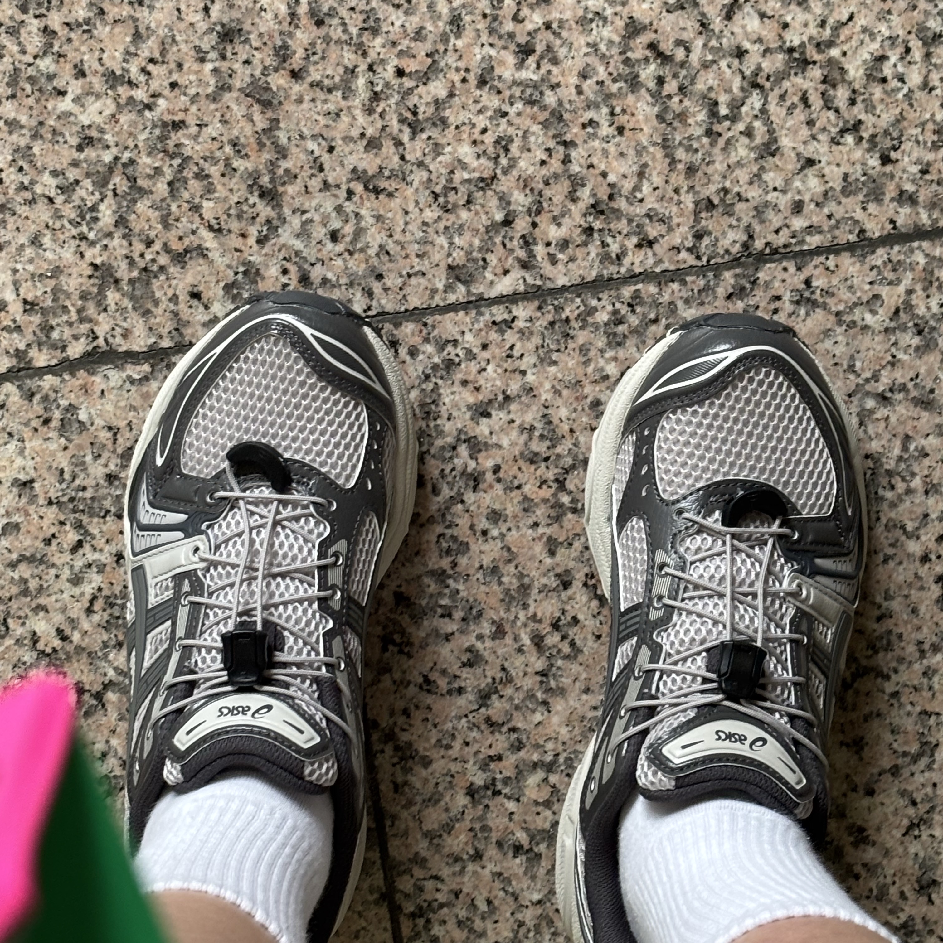Asics Unlimited Gel-Kayano 14 Oyster Grey Clay Grey 착용 스타일