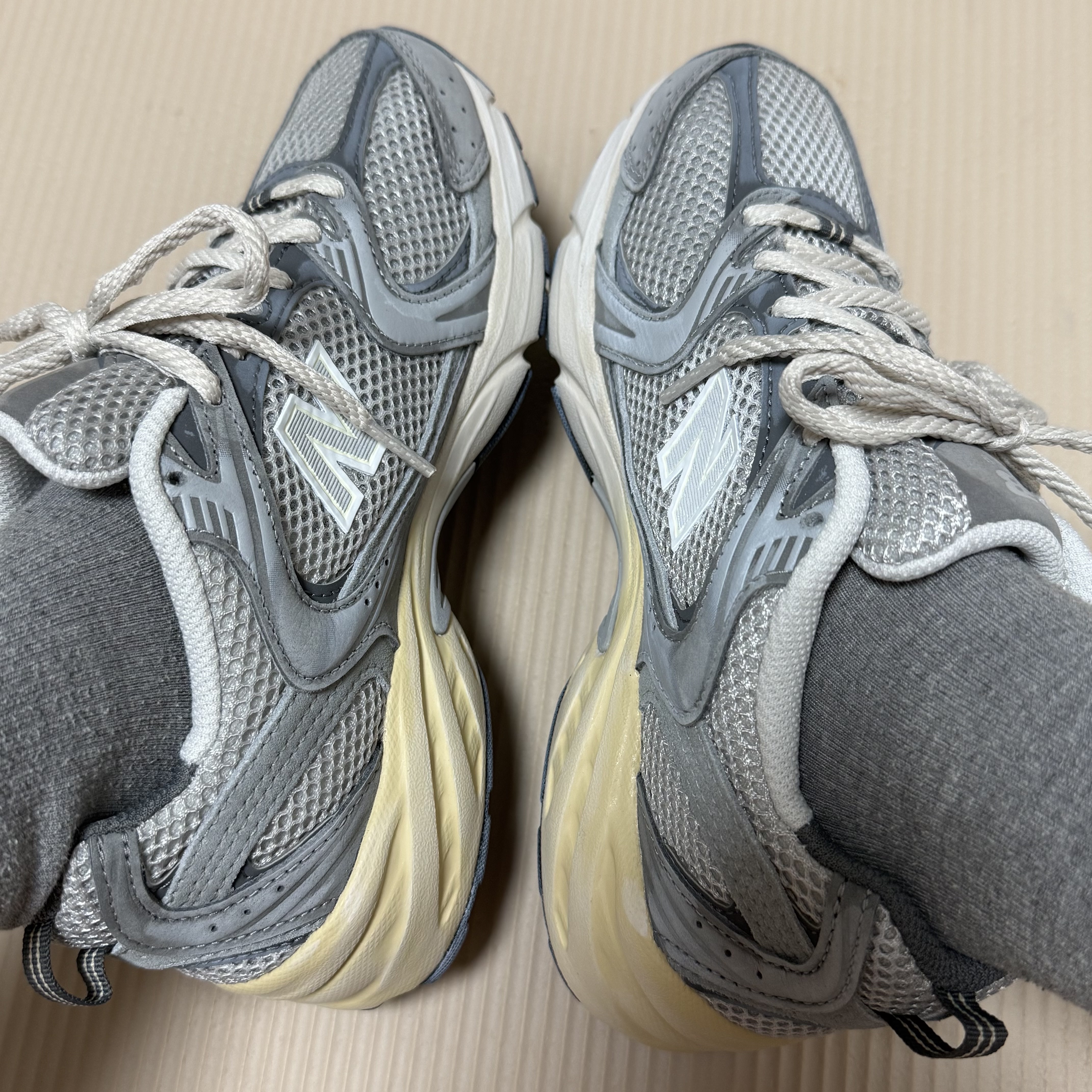 New Balance 530 Premium Vintage Grey Matter 착용 스타일 - 3