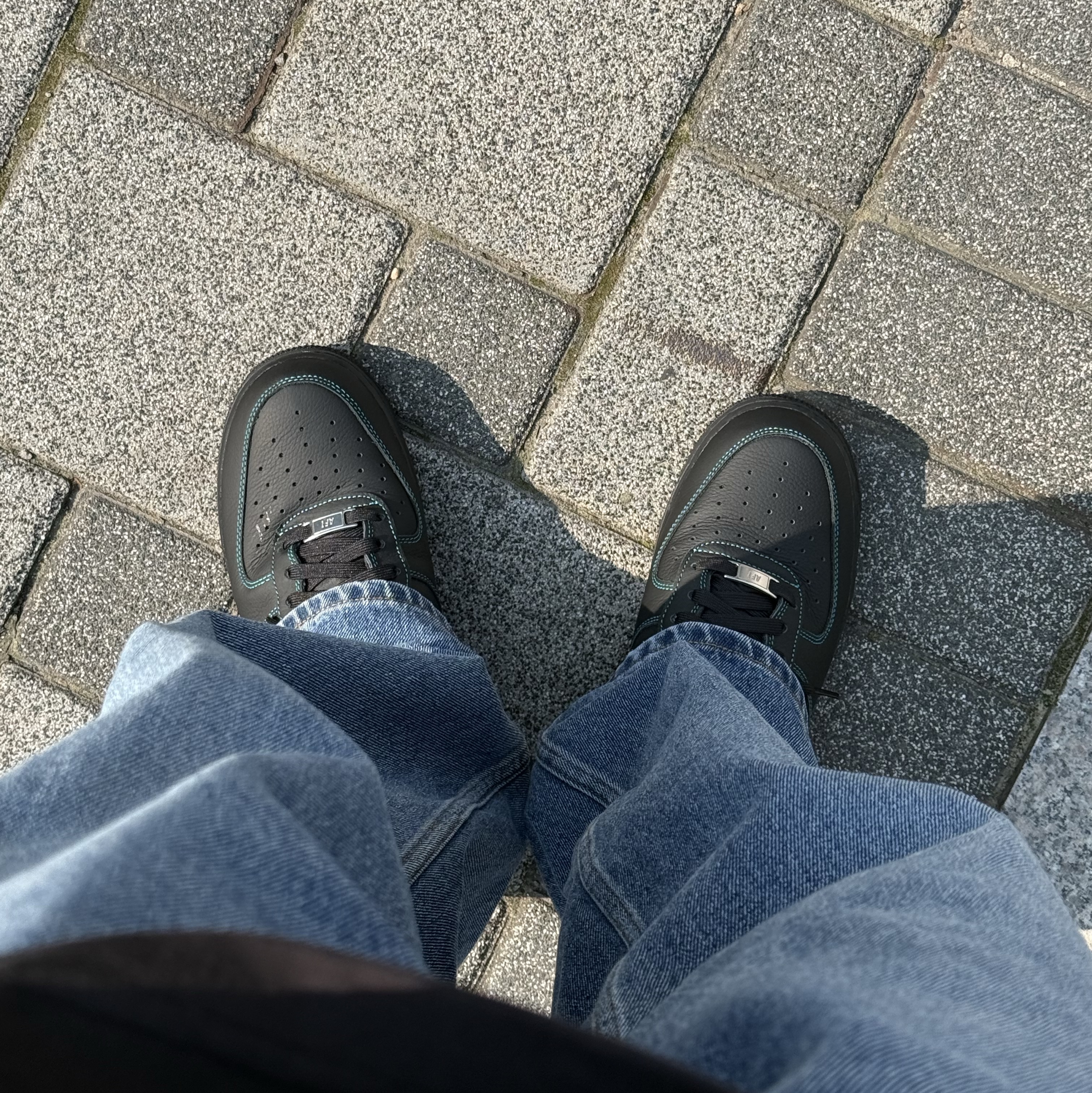 Nike Air Force 1 Low Black Aurora Green 착용 스타일