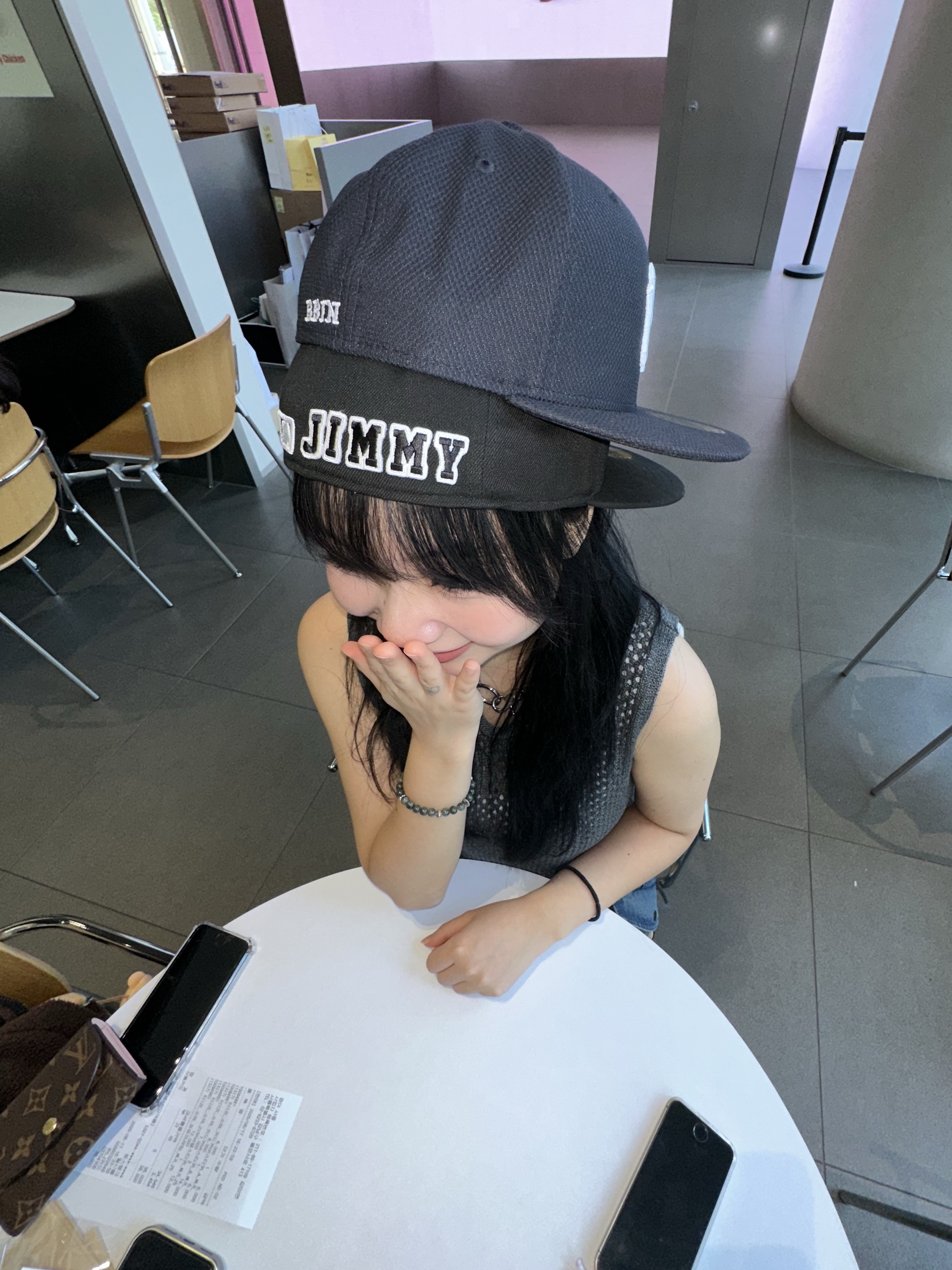 Off-White x New Era Chicago White Sox Fitted Cap Black White 착용 스타일 - 2