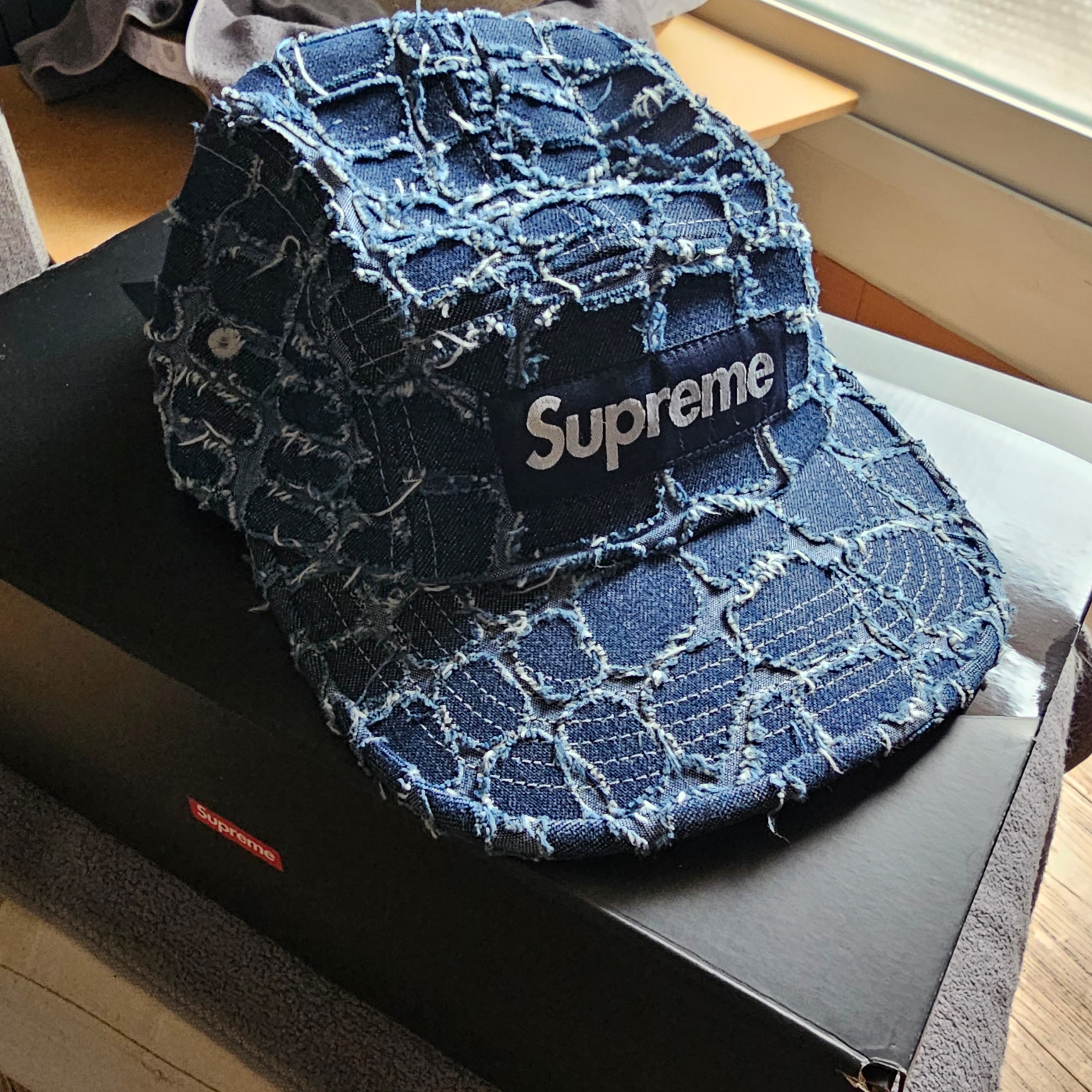 Supreme Frayed Croc Denim Camp Cap Indigo - 25SS 착용 스타일 - 1