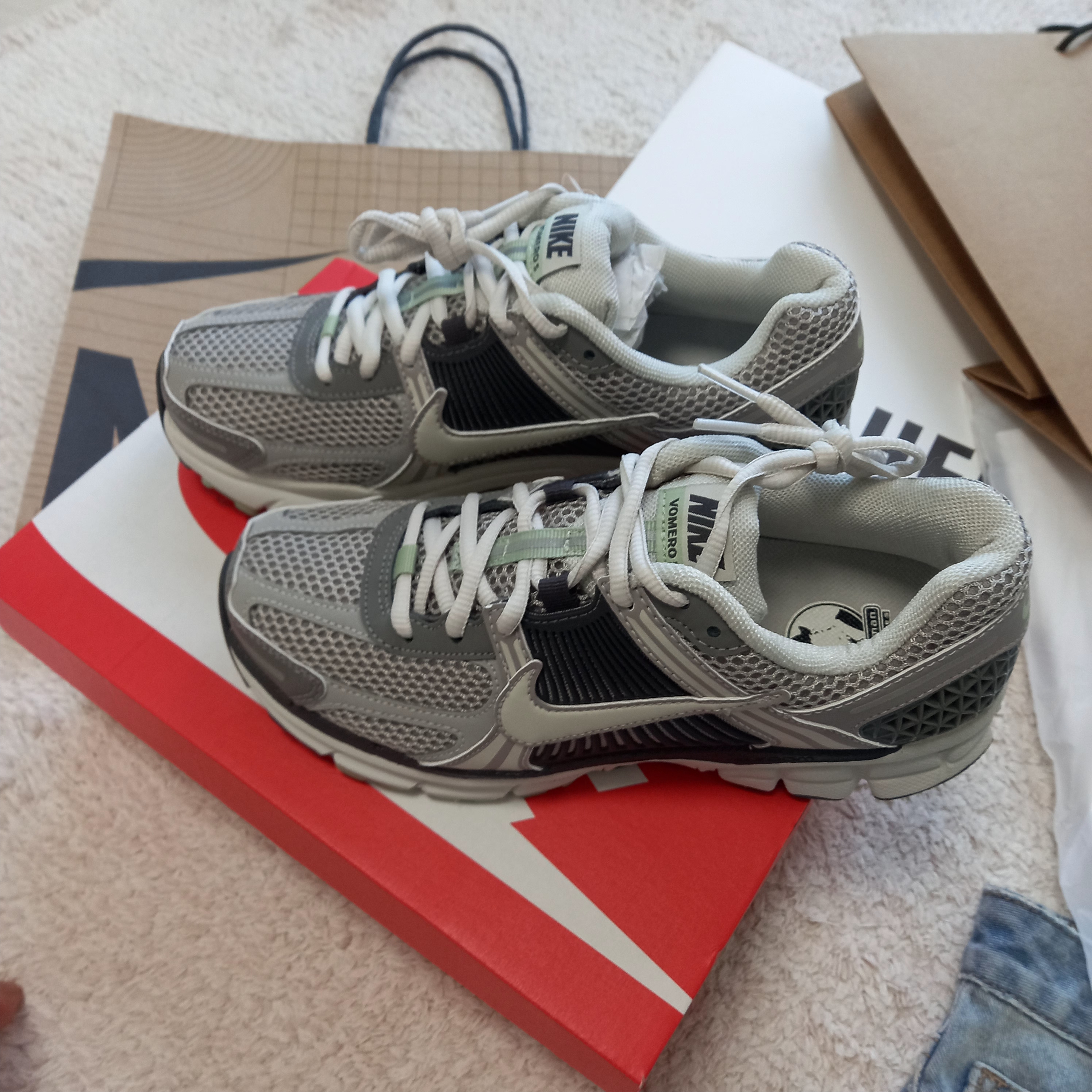 Asics Gel-1130 White Shark Skin, New Balance x Aime Leon Dore 860v2 Blue 착용 스타일 - 4
