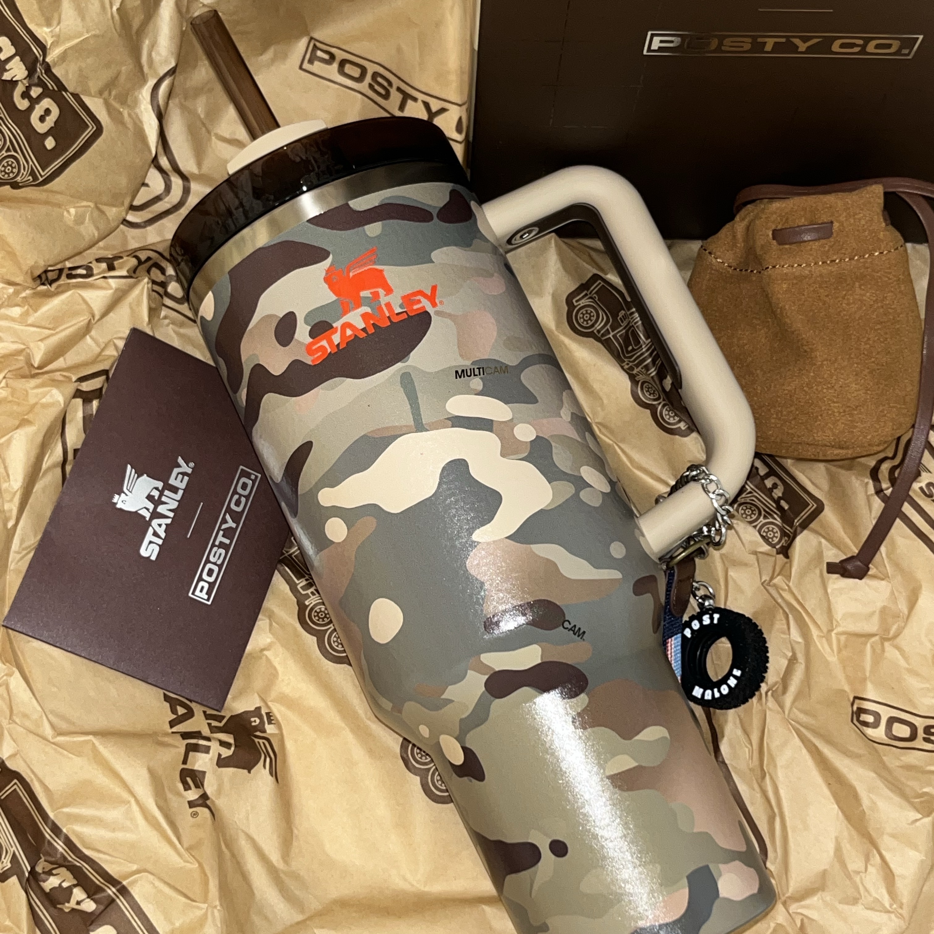 Stanley x The Post Malone Quencher H2.0 Flowstate Tumbler 1.18L Multicam 착용 스타일