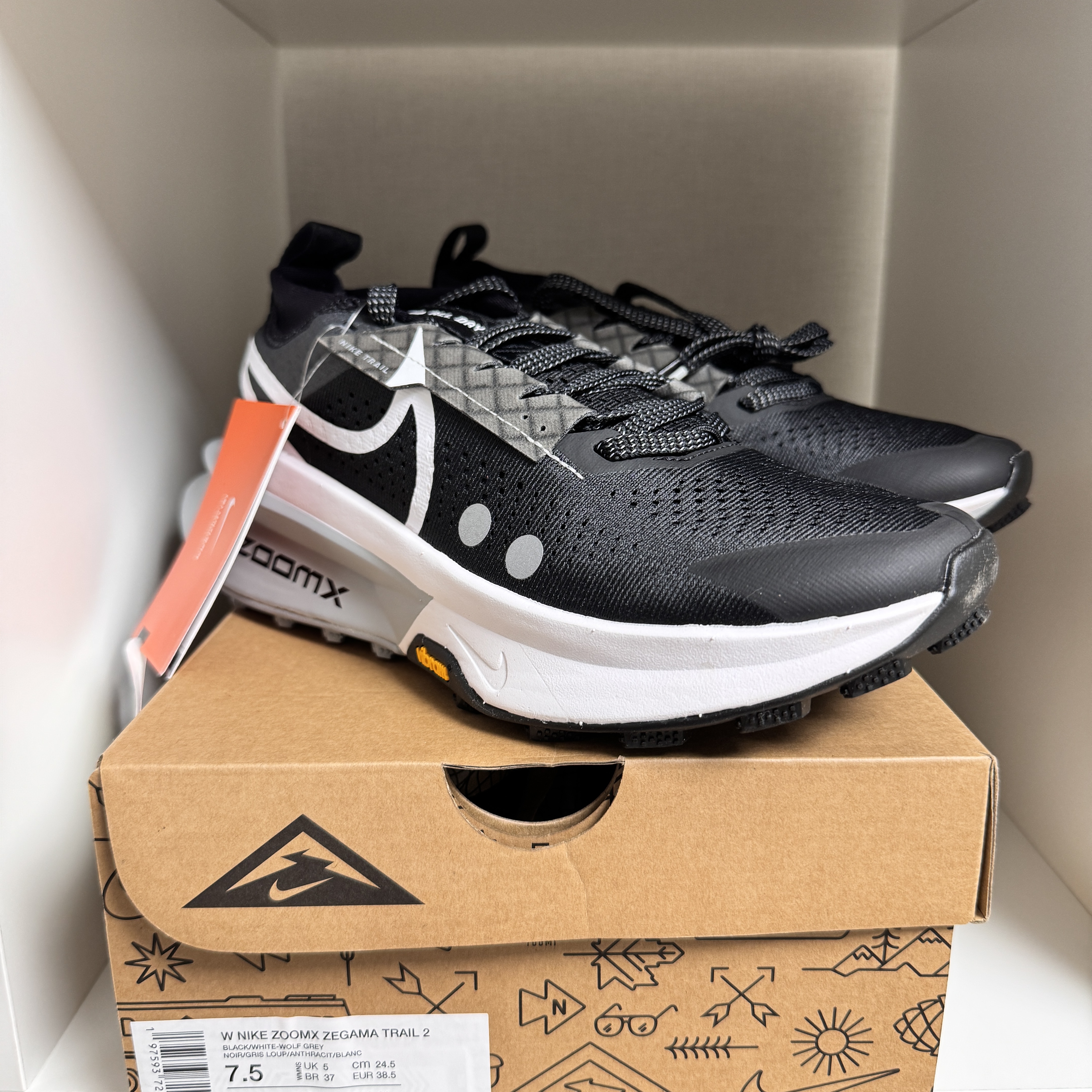 (W) Nike ZoomX Zegama 2 Trail Black Wolf Grey 착용 스타일 - 1