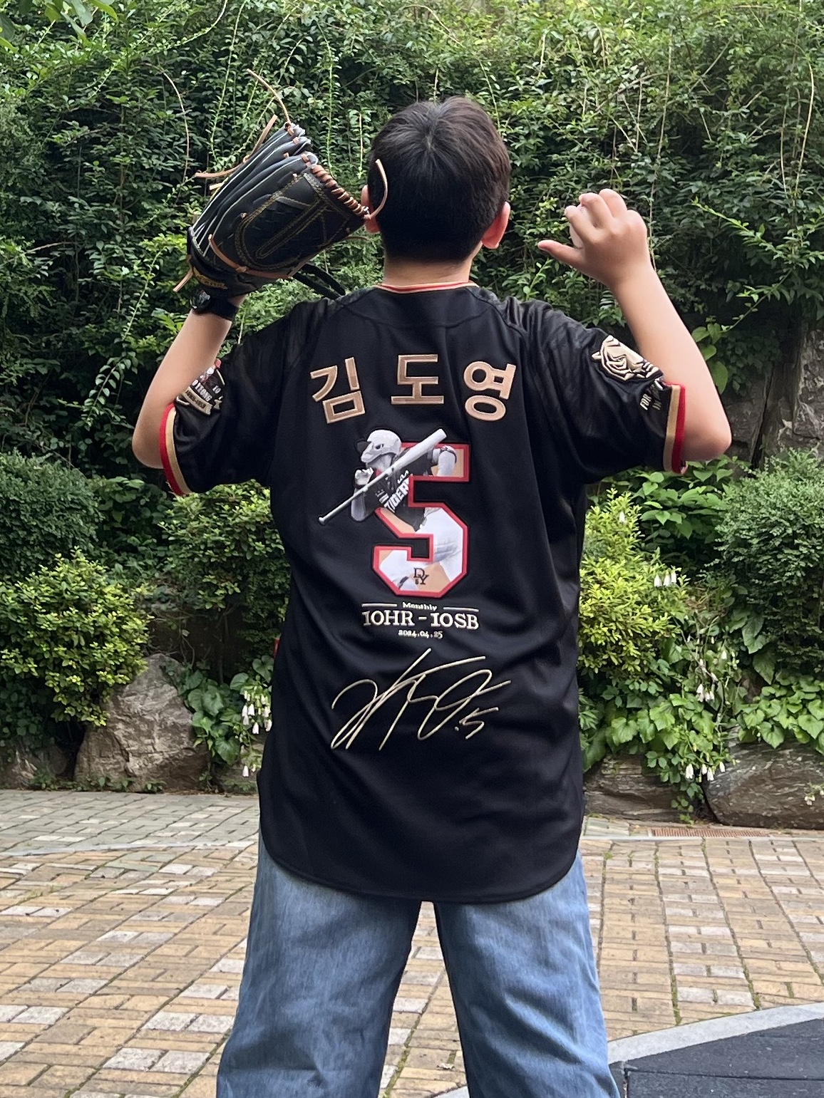 Kia Tigers KBO Kim Do Young The First Monthly 10HR-10SB Anniversary Uniform Black 착용 스타일