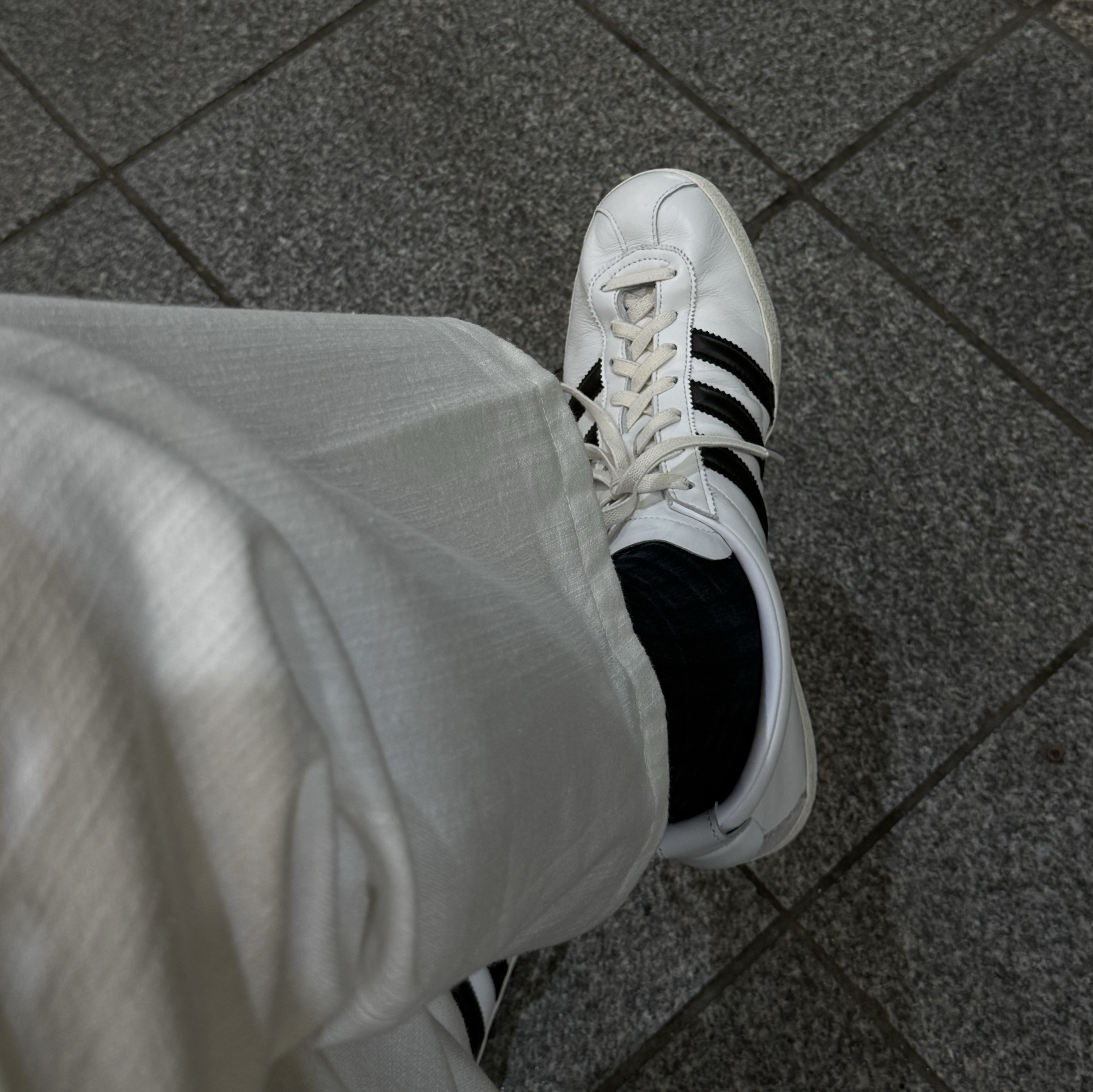 (W) Adidas Blanc Cloud White Core Black 착용 스타일