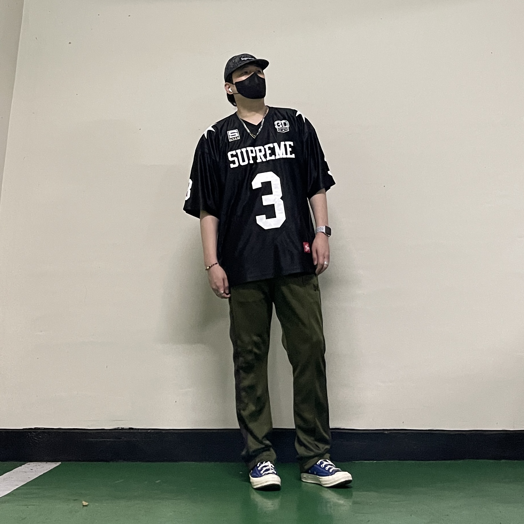Needles Narrow Track Pants Poly Smooth Olive, Supreme Star Football Jersey Black - 24FW 착용 스타일 - 2