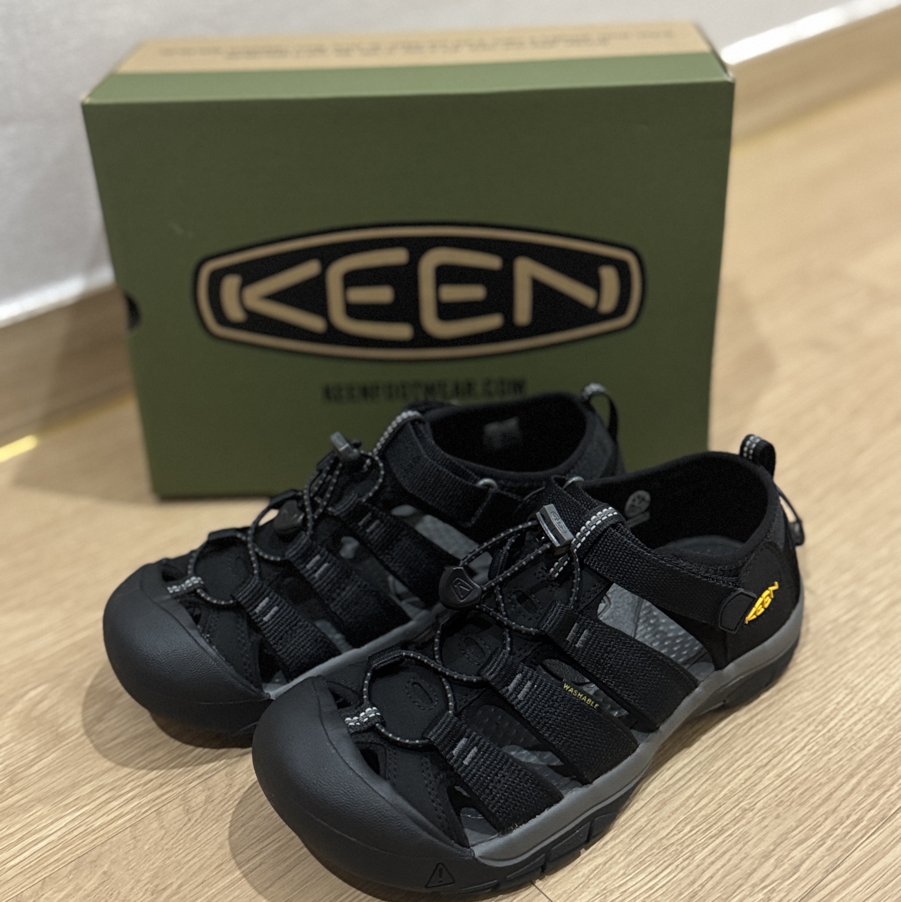 (Kids) Keen Newport H2 Black Yellow 착용 스타일