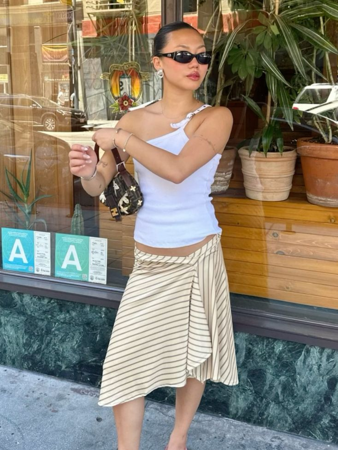 (W) Moncler Zipped Midi Skirt Beige - 25SS, Kookeesee Diagonal Line Skirt Khaki 착용 스타일 - 3