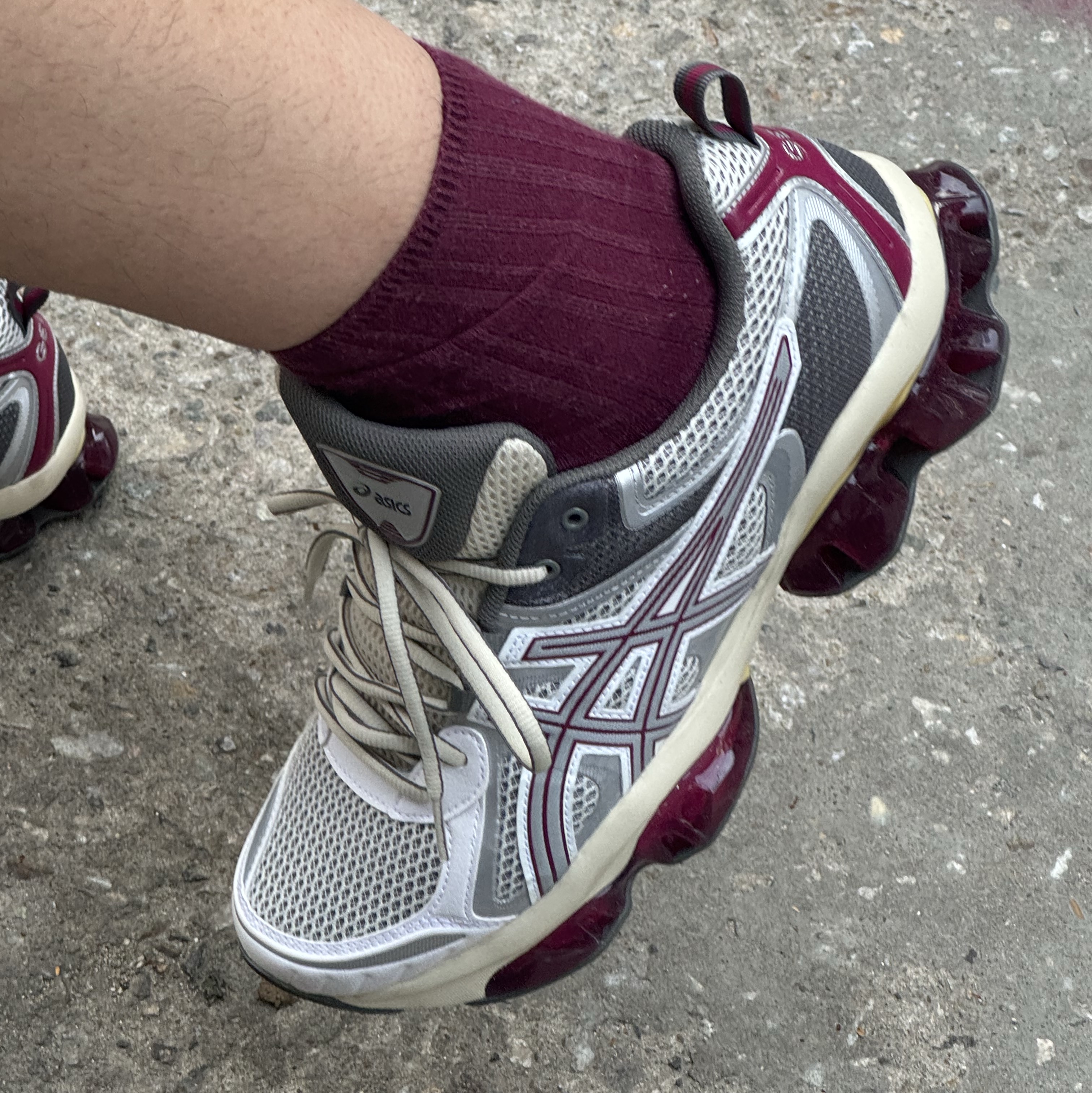 Asics Gel-Quantum Kinetic Cream Dried Berry 착용 스타일
