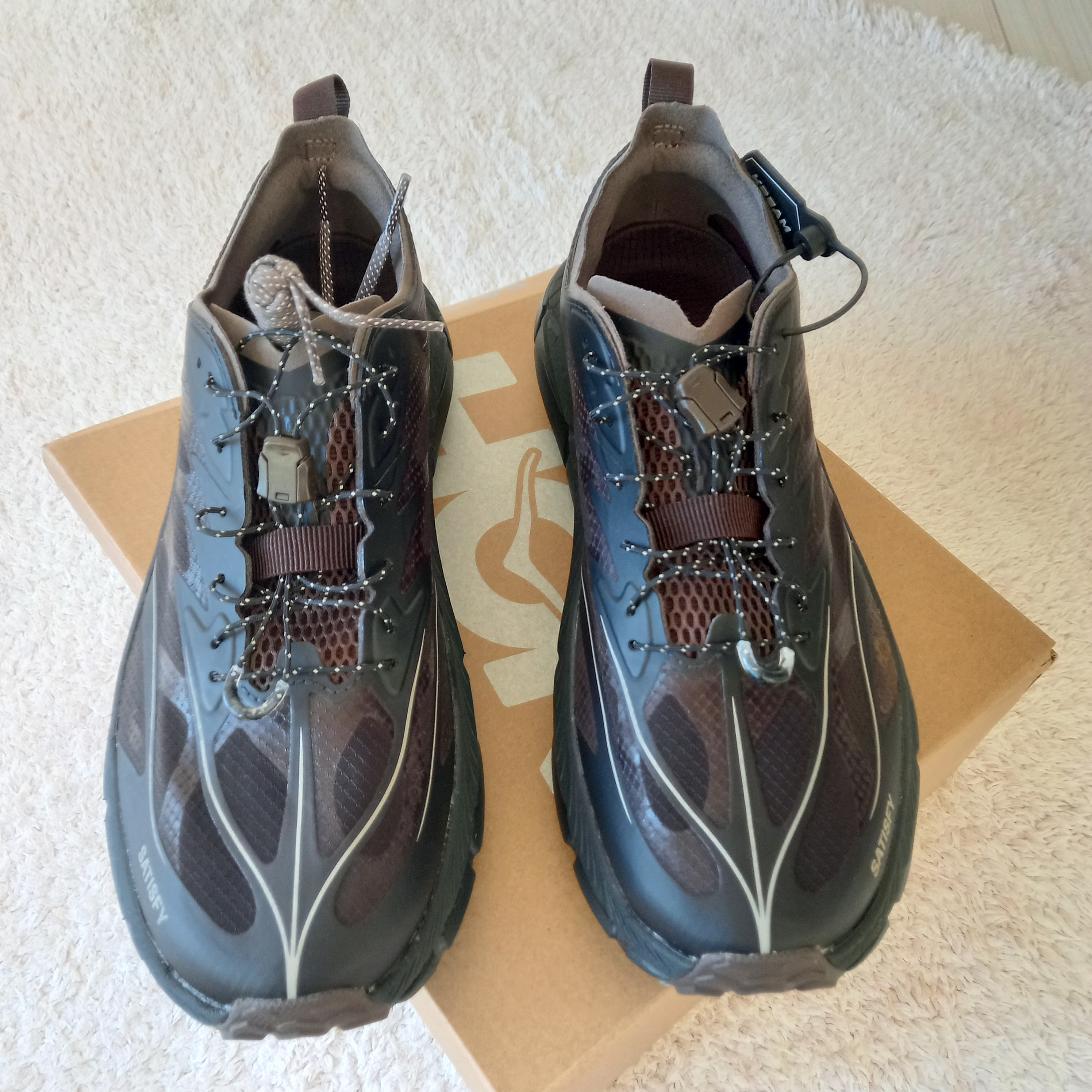 Hoka x Satisfy Mafate Speed 4 Lite Coffee, On Running x Post Archive Faction (Paf) Cloudmonster 2 Black Magnet 착용 스타일 - 1