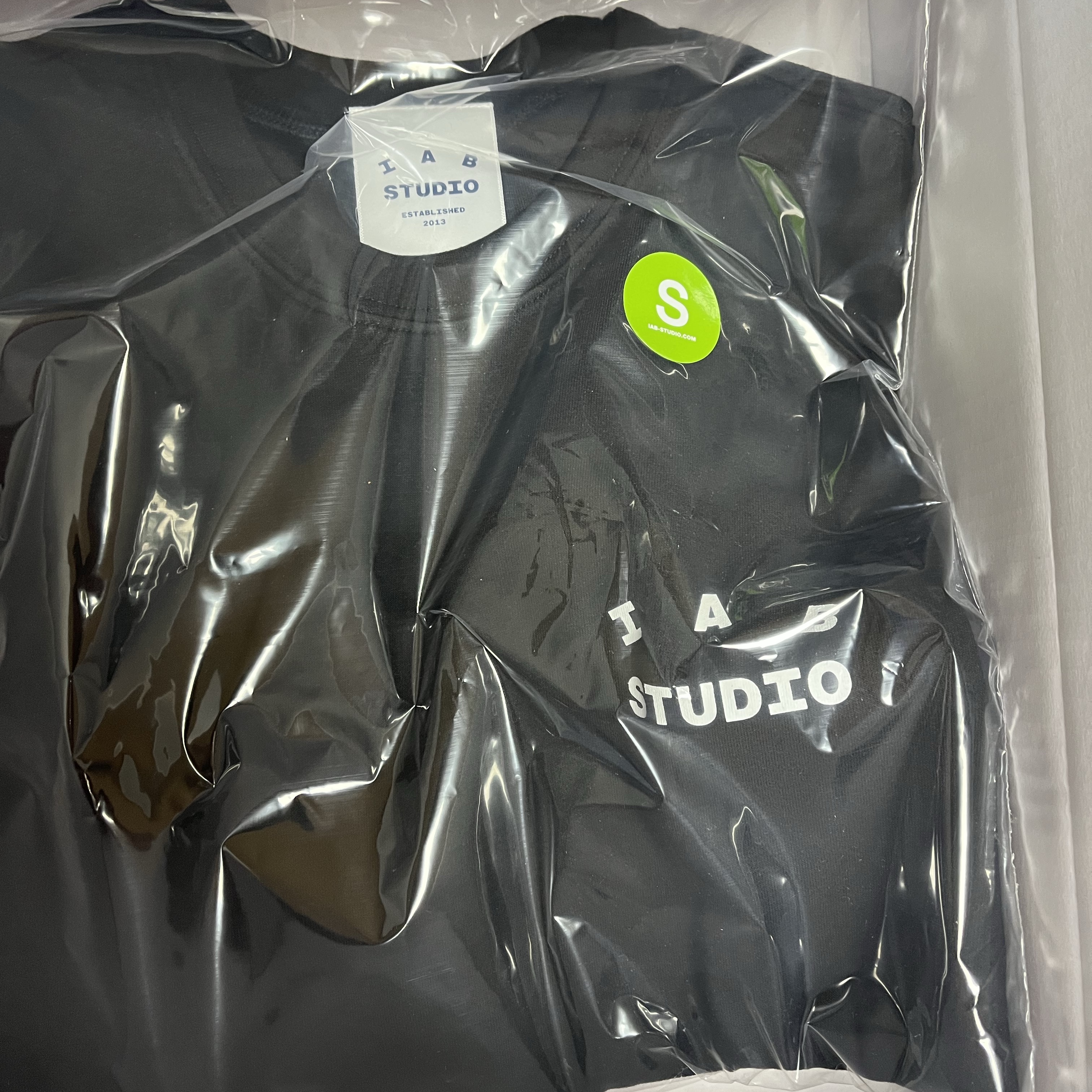 IAB Studio Basic T-Shirt Black White 착용 스타일