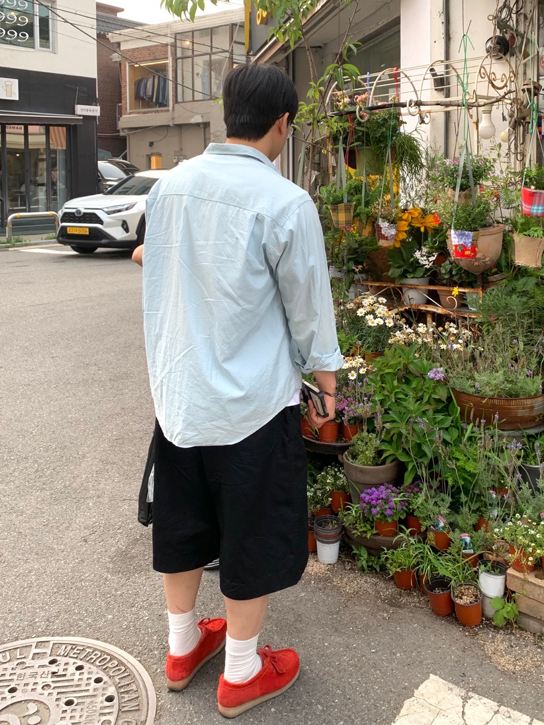 Clarks x Danielle Cathari Wallabee Red, Auralee Washed Finx Twill Shirt Sax Blue 착용 스타일 - 1