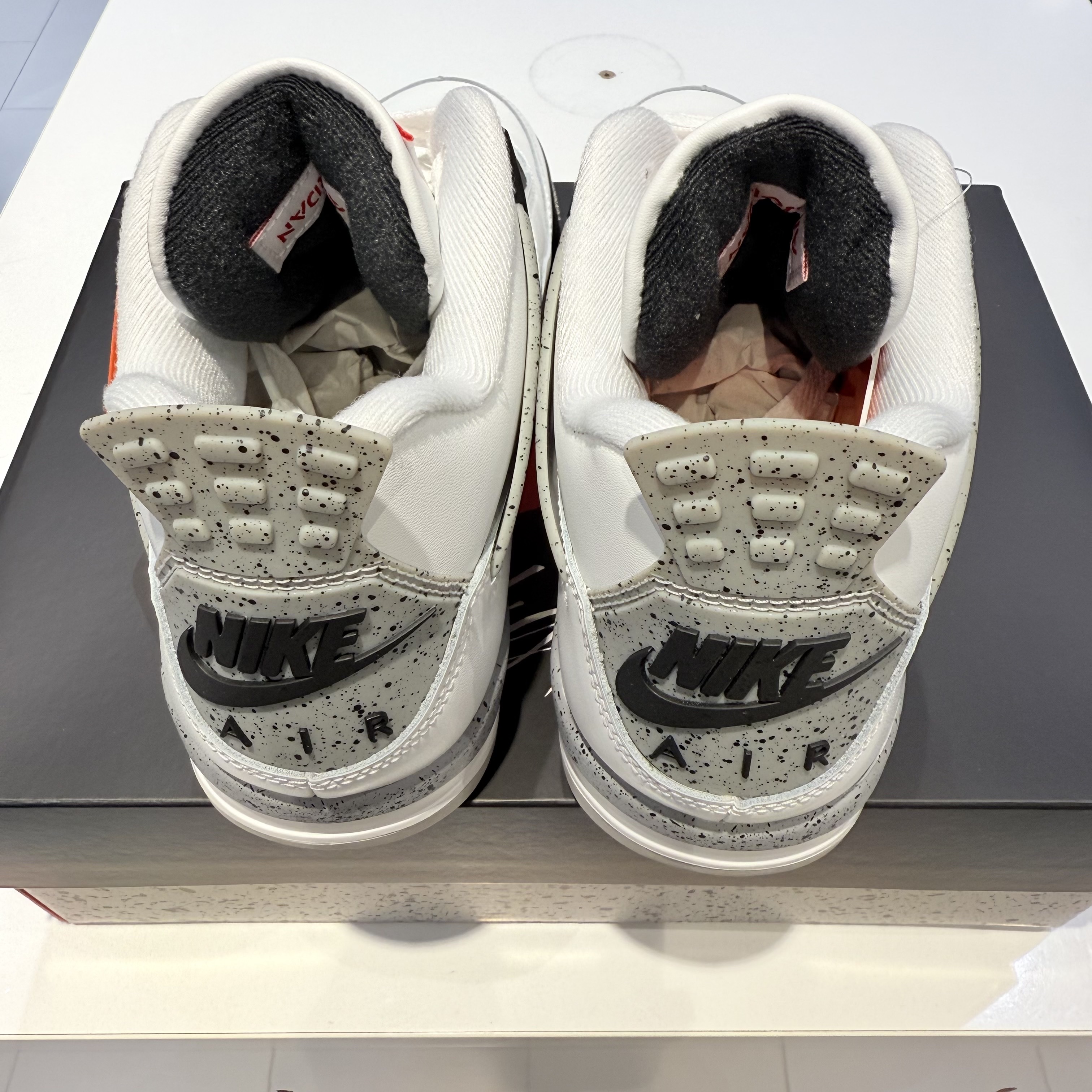 Jordan 4 Retro OG White Cement 2025 착용 스타일 - 3