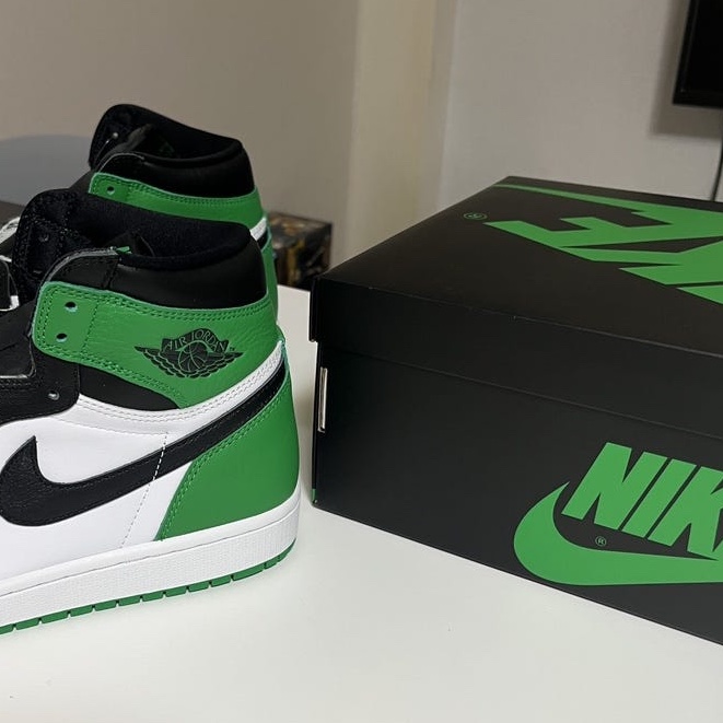 Jordan 1 Retro High OG Black and Lucky Green 착용 스타일