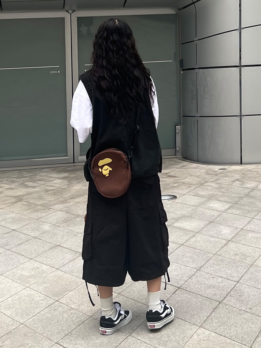 Vans Knu-Skool Black True White, BAPE Ape Head Shoulder Bag Brown 착용 스타일 - 4