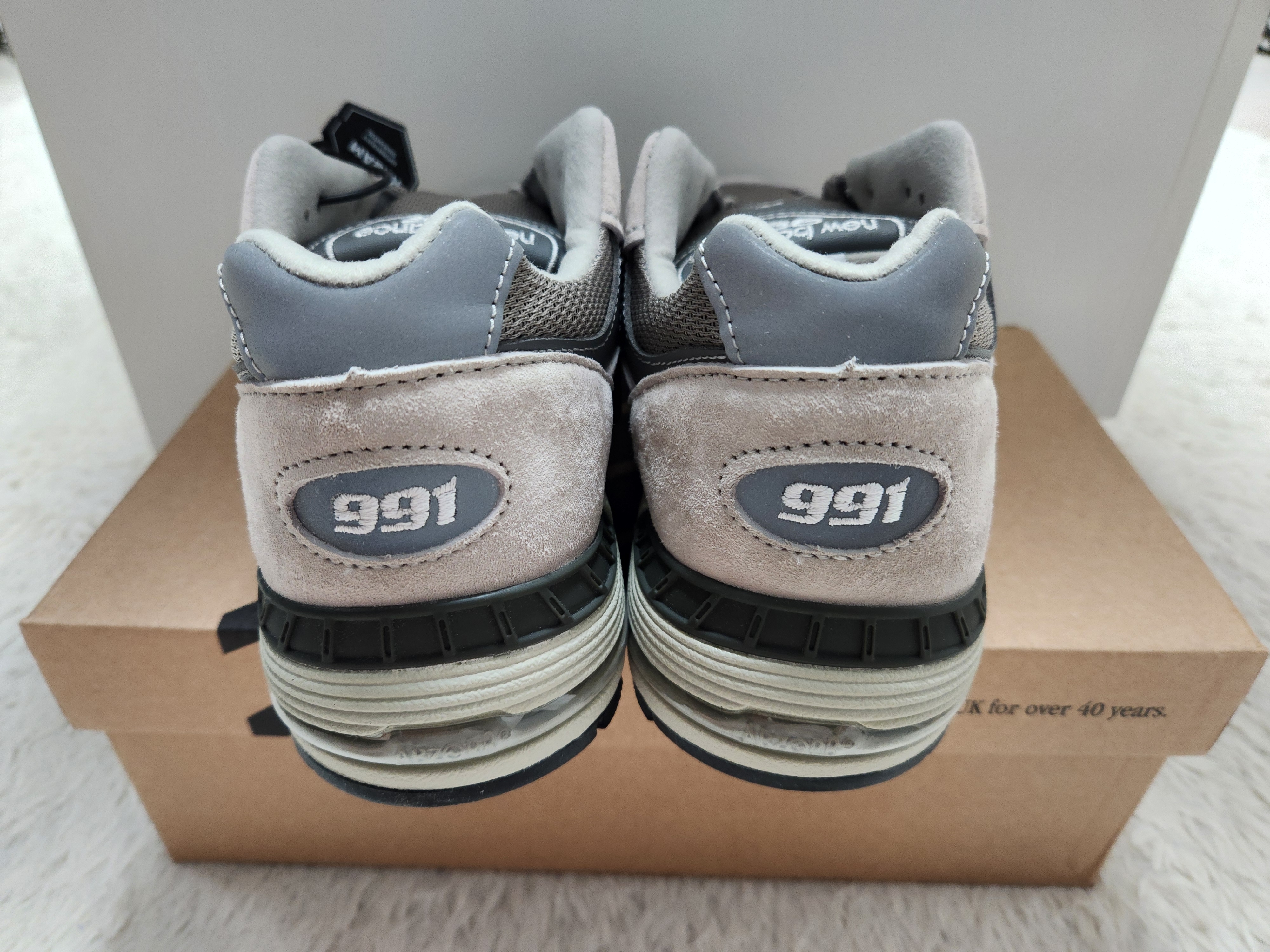(W) New Balance 991 Made in UK Grey 착용 스타일